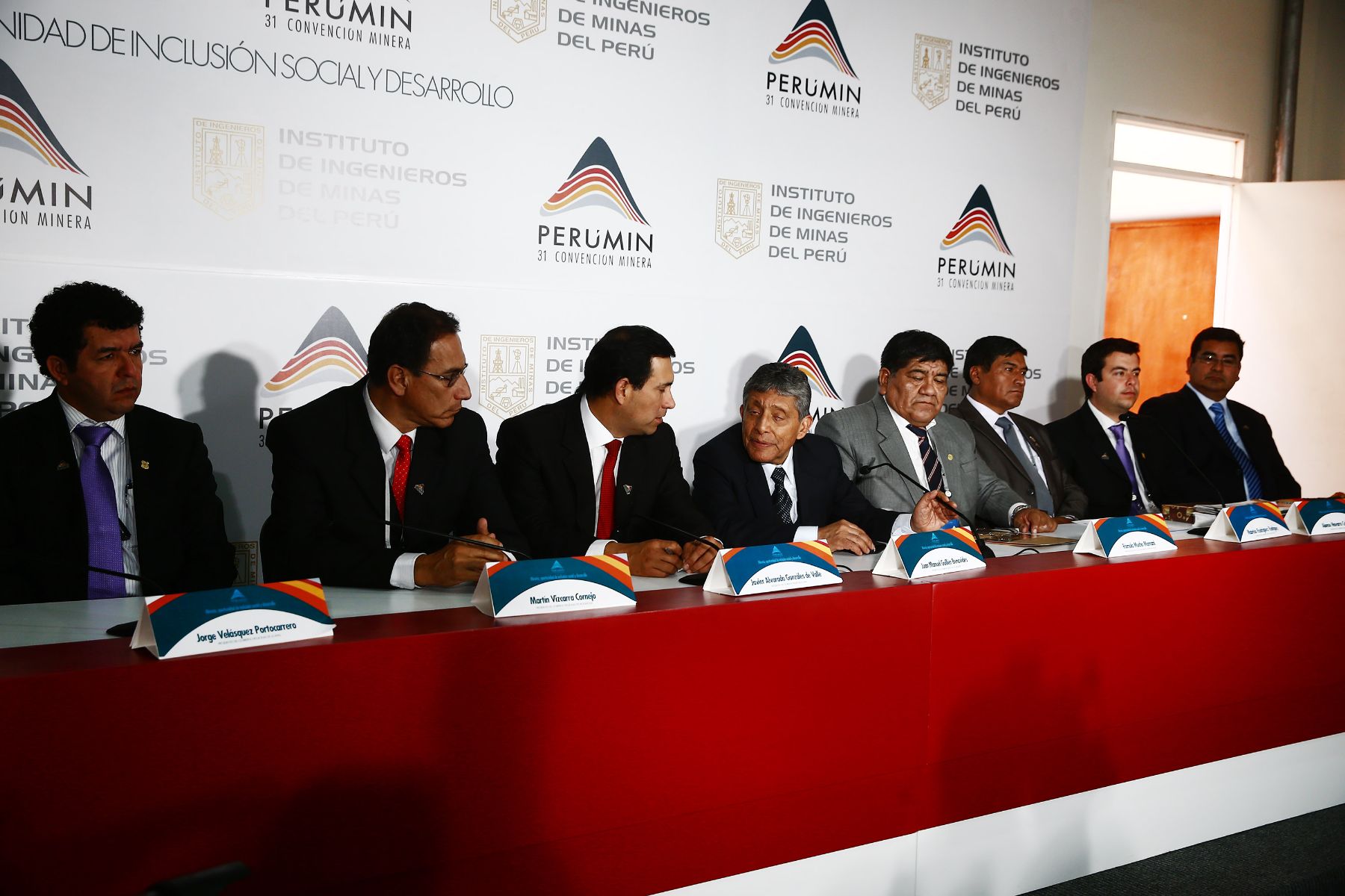 AREQUIPA,PERÚ-19 SETIEMBRE.Conferencia de prensa de presidentes de Gobiernos Regionales en el marco de la 31 Convención Minera PERUMIN 2013 en el Centro de Convenciones Cerro Juli-Arequipa.Foto: ANDINA/Jack Ramón