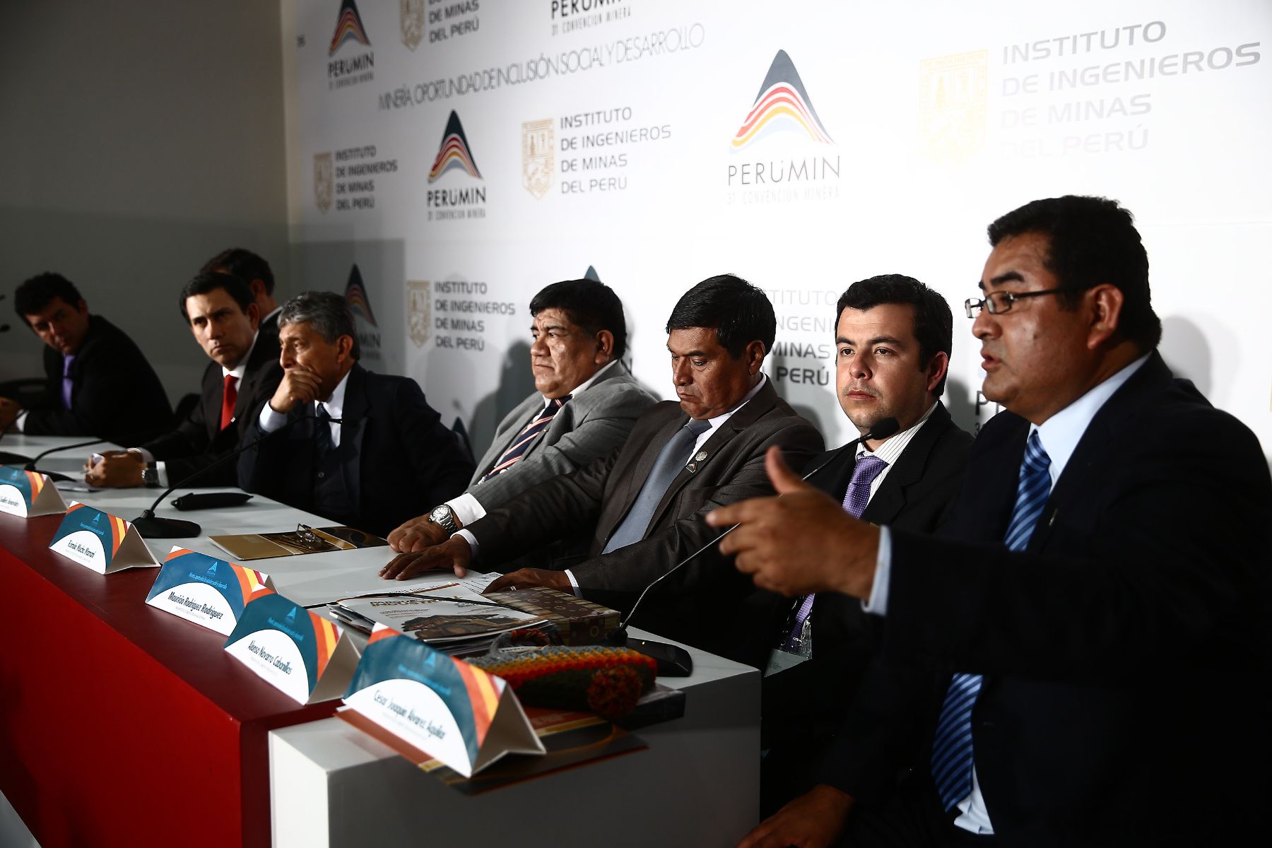AREQUIPA,PERÚ-19 SETIEMBRE.Conferencia de prensa de presidentes de Gobiernos Regionales en el marco de la 31 Convención Minera PERUMIN 2013 en el Centro de Convenciones Cerro Juli-Arequipa.Foto: ANDINA/Jack Ramón