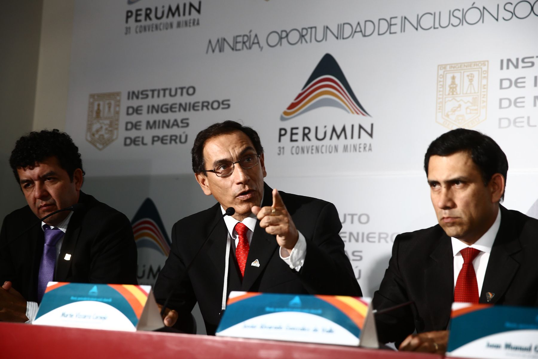 AREQUIPA,PERÚ-19 SETIEMBRE.Conferencia de prensa de presidentes de Gobiernos Regionales en el marco de la 31 Convención Minera PERUMIN 2013 en el Centro de Convenciones Cerro Juli-Arequipa.Foto: ANDINA/Jack Ramón