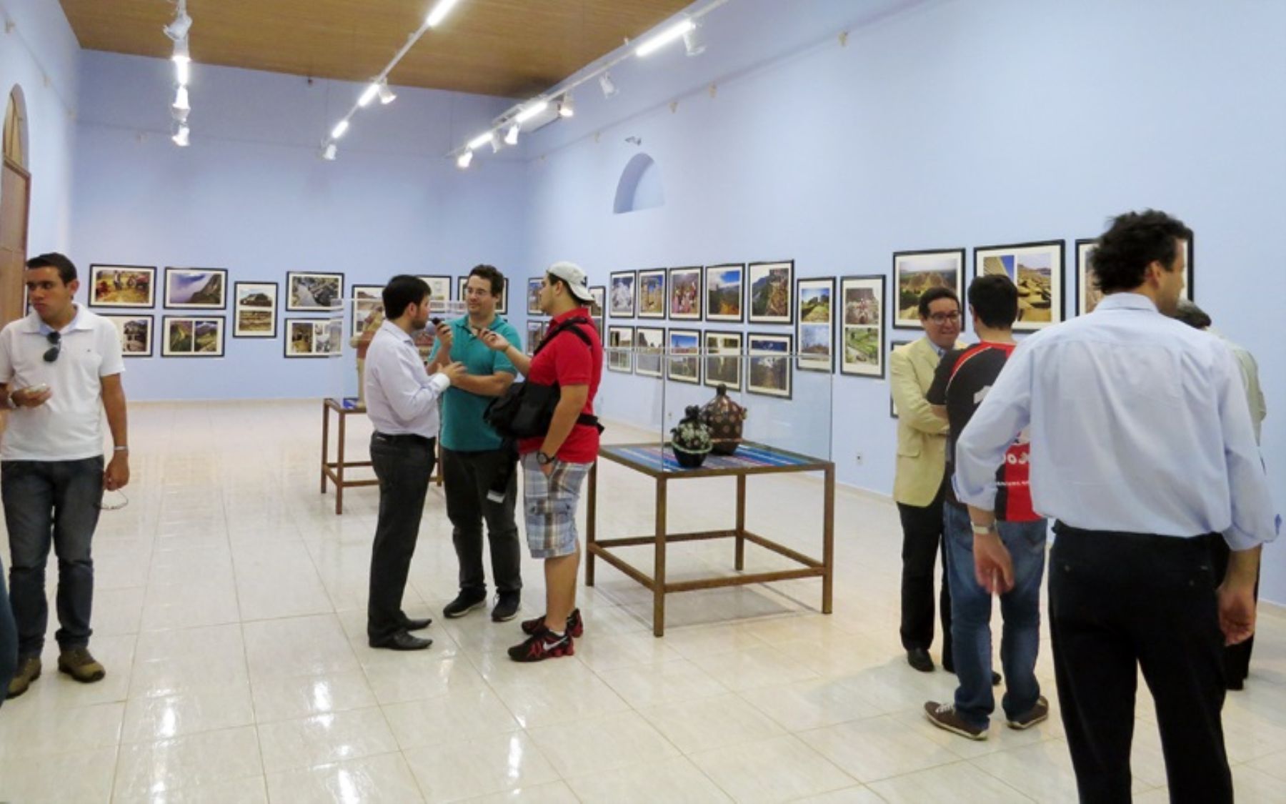 La muestra fotográfica del Qhapaq Ñan es visitada diariamente por centenares de personas.