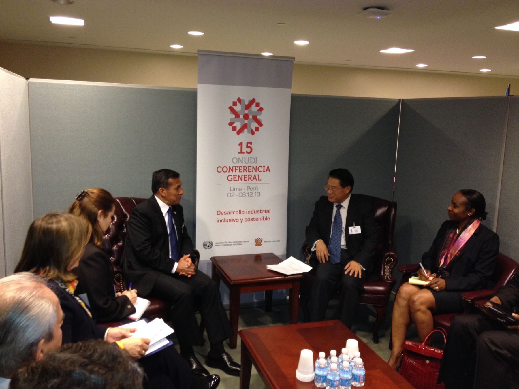 NEW YORK EEUU-SETIEMBRE 23. La 15° Conferencia General de la Organización de las Naciones Unidas para el Desarrollo Industrial se realizará en Lima del 02 al 06 de diciembre próximo, así lo anunciaron el presidente Humala y el Director de ONUDI.
Foto:Andina/Prensa Presidencia