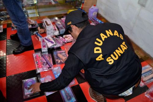 En dos operativos Sunat incautó prótesis, artículos y fármacos de estimulación sexual. Foto:Andina/Sunat.