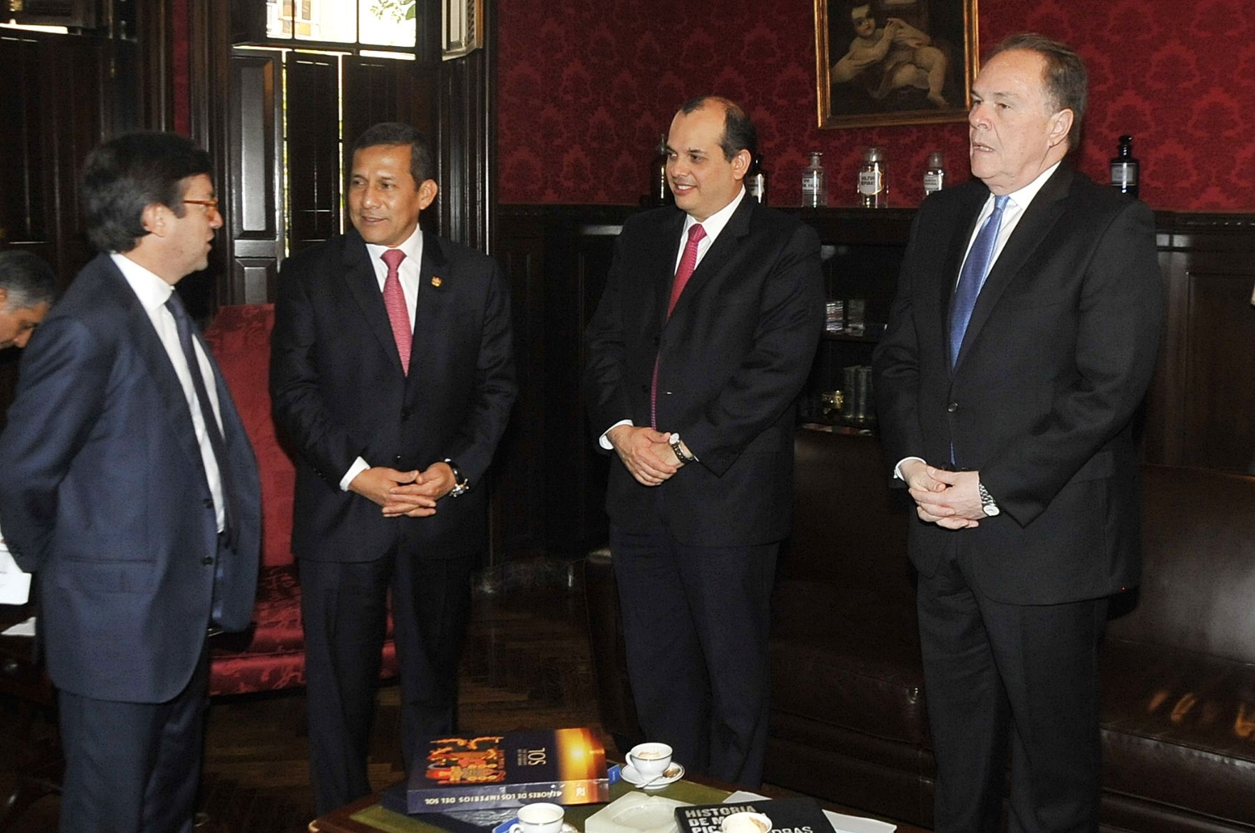 NEW YORK,EEUU SETIEMBRE 26. El Presidente de la República Ollanta Humala Tasso, recibió al presidente del Banco Interamericano de Desarrollo (BID), Alberto Moreno, esta mañana y ambos sostuvieron una reunión de trabajo en Nueva York.
Foto:Andina/Prensa Presidencia