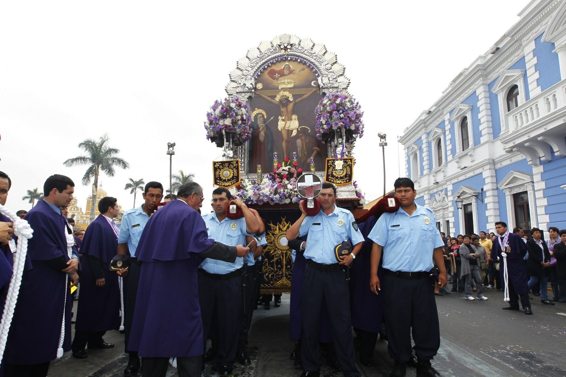 Imagen Del Señor De Los Milagros Recorre Nuevamente Las Calles De Lima