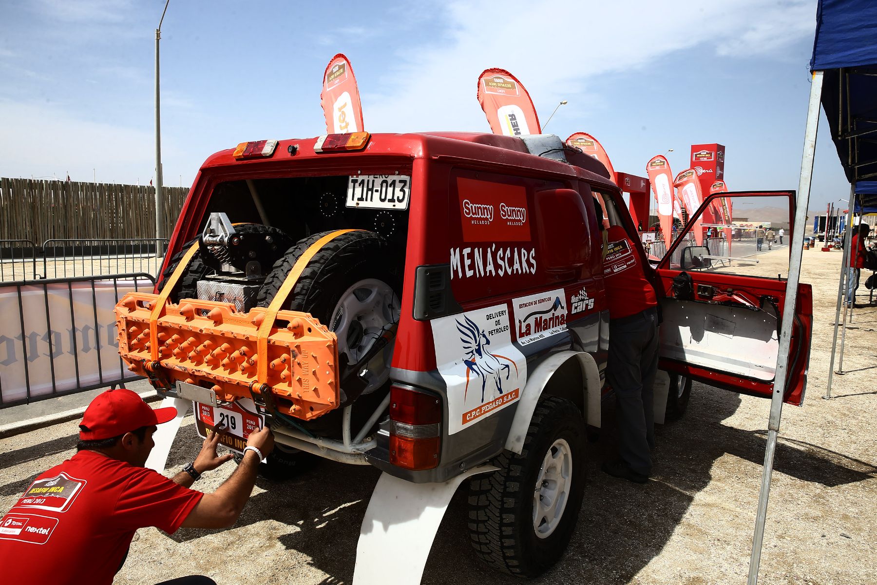 PARACAS,PERÚ,OCTUBRE 03.Revisión técnica, Dakar Series Desafio Inca 2013.Foto: ANDINA/Jack Ramón