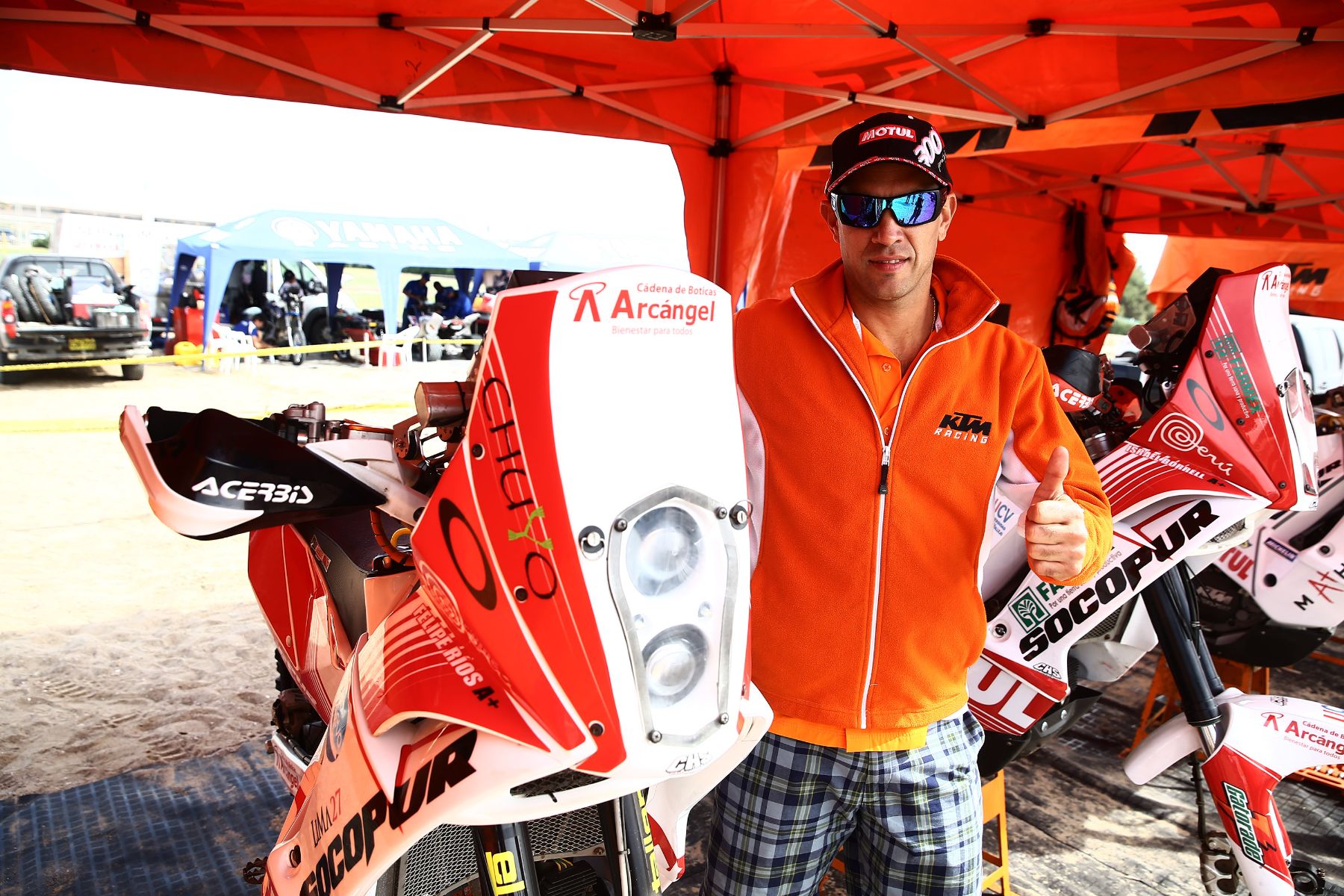PARACAS,PERÚ,OCTUBRE 03.Piloto peruano de  moto,Felipe Rios,participa en el  Dakar Series Desafio Inca 2013.Foto: ANDINA/Jack Ramón