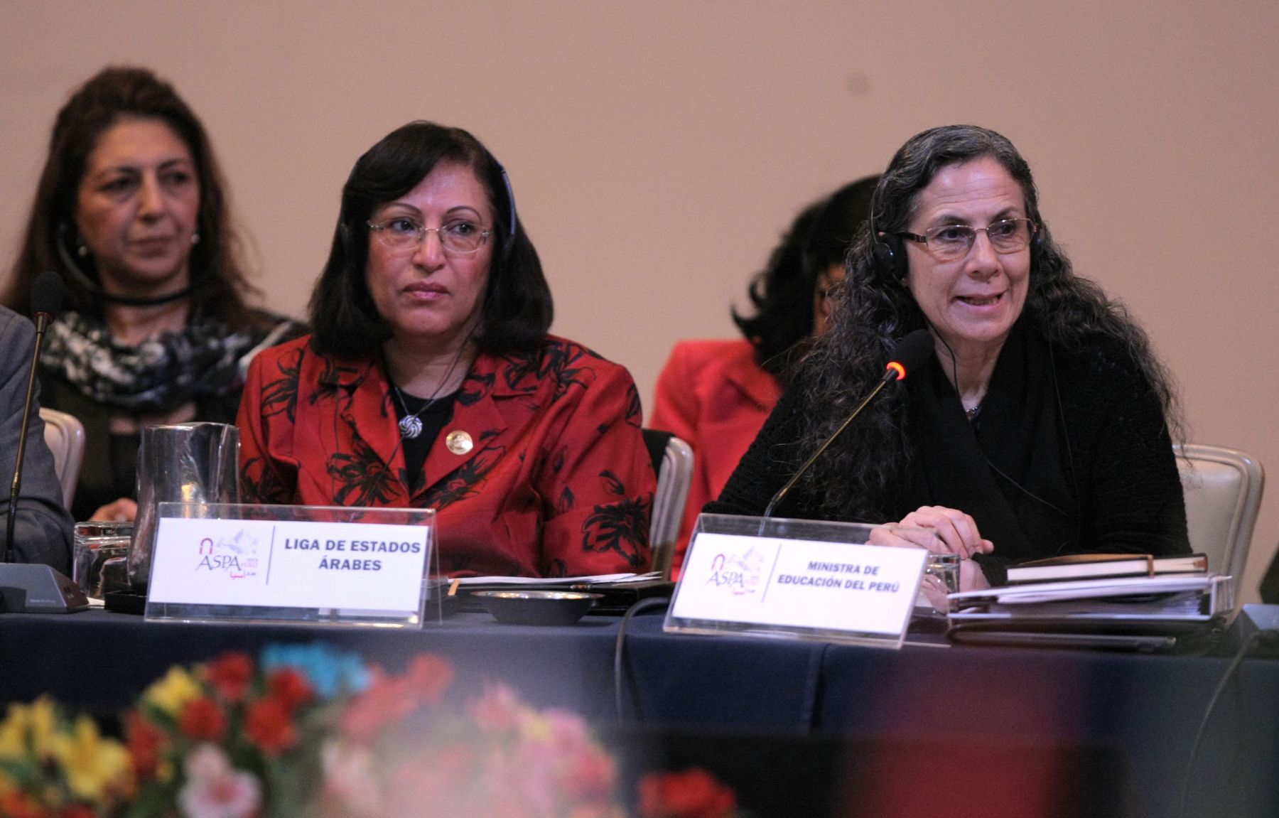 LIMA,Perú.OCT 4: La Segunda Reunión de Ministros de Educación de América del Sur y Países Árabes (ASPA).  Patricia Salas, ministra peruana de Educación, y Faeqa Alsaleh Secretaria general adjunto de la Liga de Estados Árabes. Foto: ANDINA/Vidal Tarqui