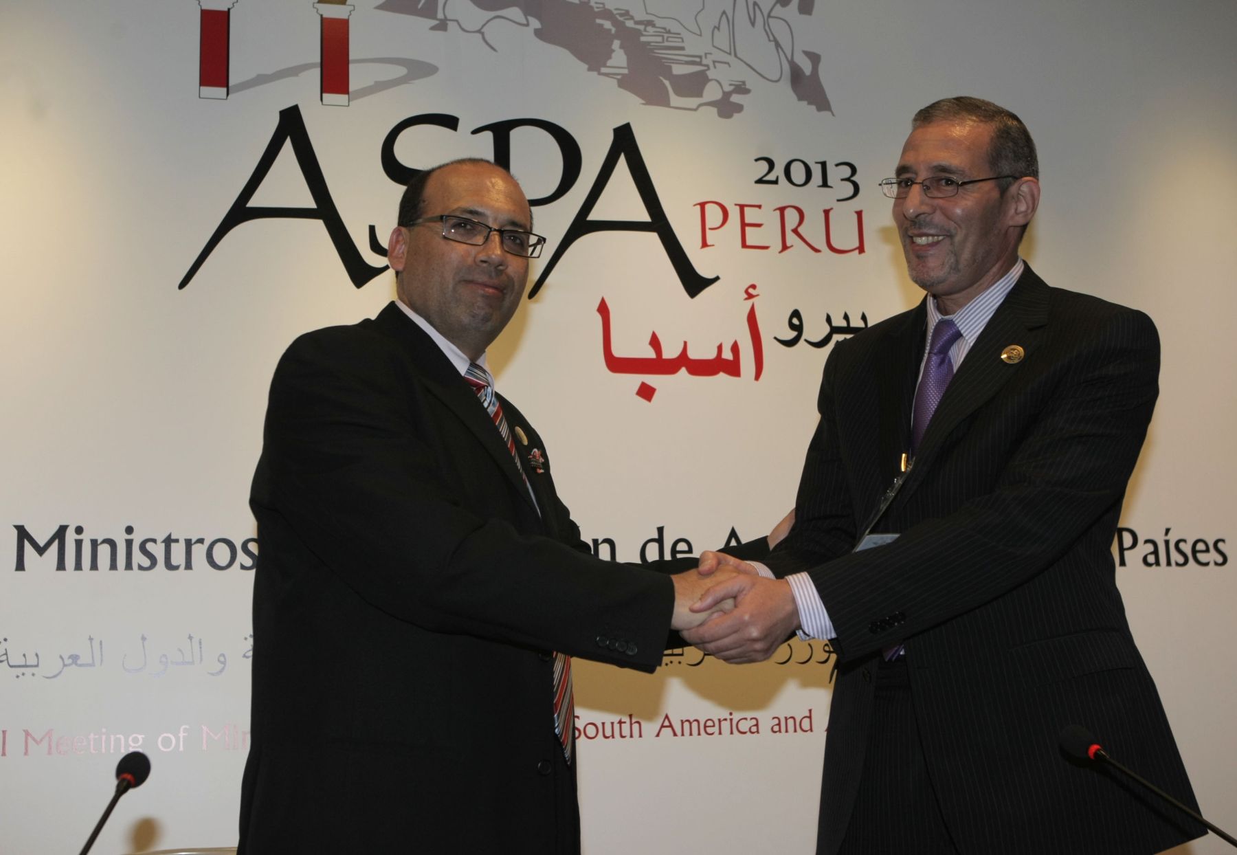 LIMA;PERÚ-OCTUBRE 4: Segunda Reunión de Ministros de Educación de America del Sur y Países Arabes - ASPA. Fernando Bolaños, viceministro de Educación del Perú y Kaalid Fares, inspector General de educación de Marruecos  de Estado Arabes Foto: ANDINA/Vidal Tarqui