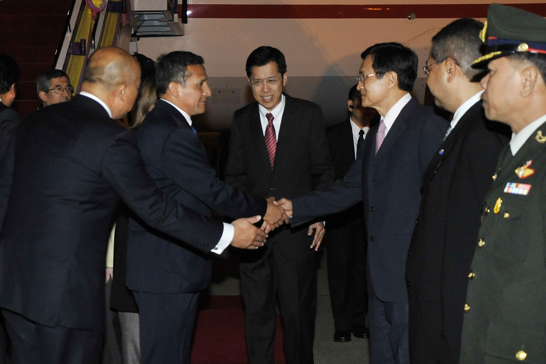 Bangkok,OCTUBRE 04. Al promediar las 11:30 de la mañana de hoy (11:30 de la noche en Bangkok), llegó a Tailandia el Presidente de la República, Ollanta Humala Tasso, con la finalidad de realizar una visita oficial a este país asiático.
Foto: ANDINA/Prensa Presidencia