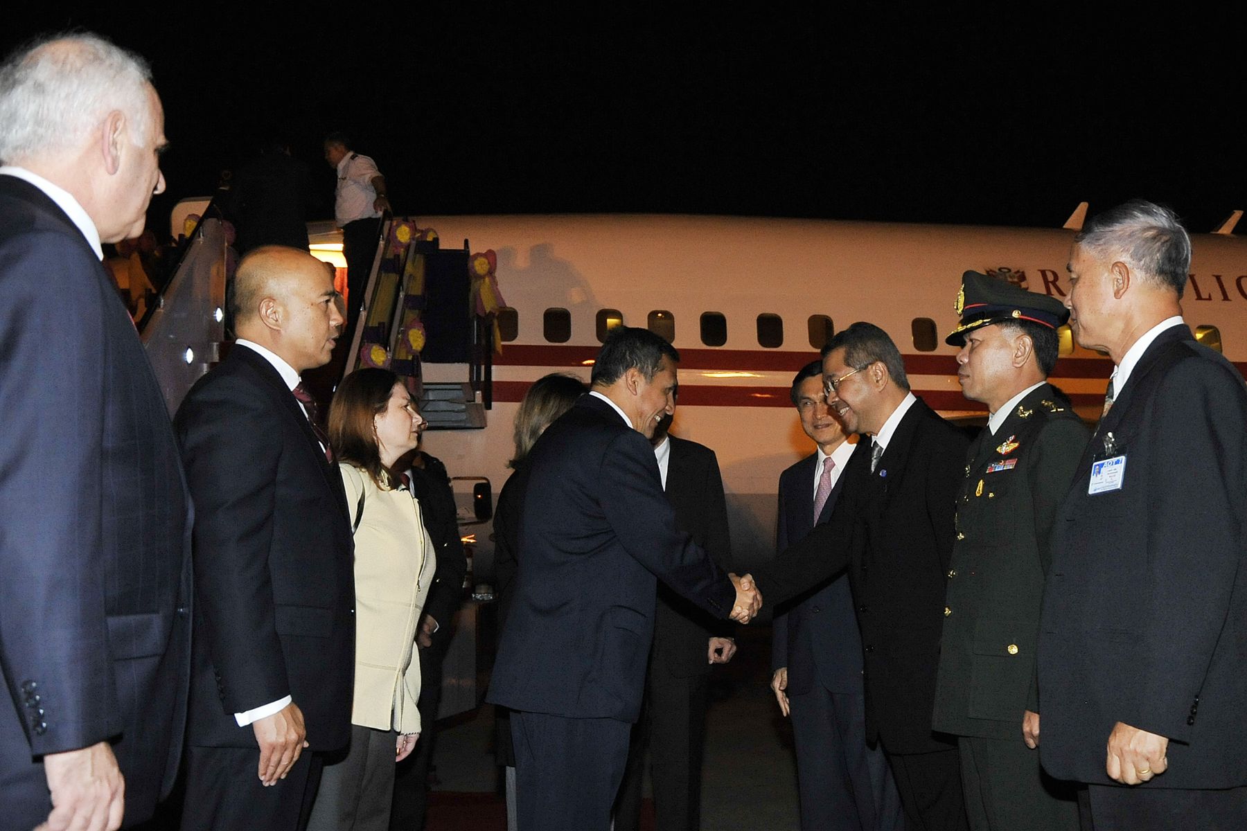 Bangkok,OCTUBRE 04. Al promediar las 11:30 de la mañana de hoy (11:30 de la noche en Bangkok), llegó a Tailandia el Presidente de la República, Ollanta Humala Tasso, con la finalidad de realizar una visita oficial a este país asiático.
Foto: ANDINA/Prensa Presidencia