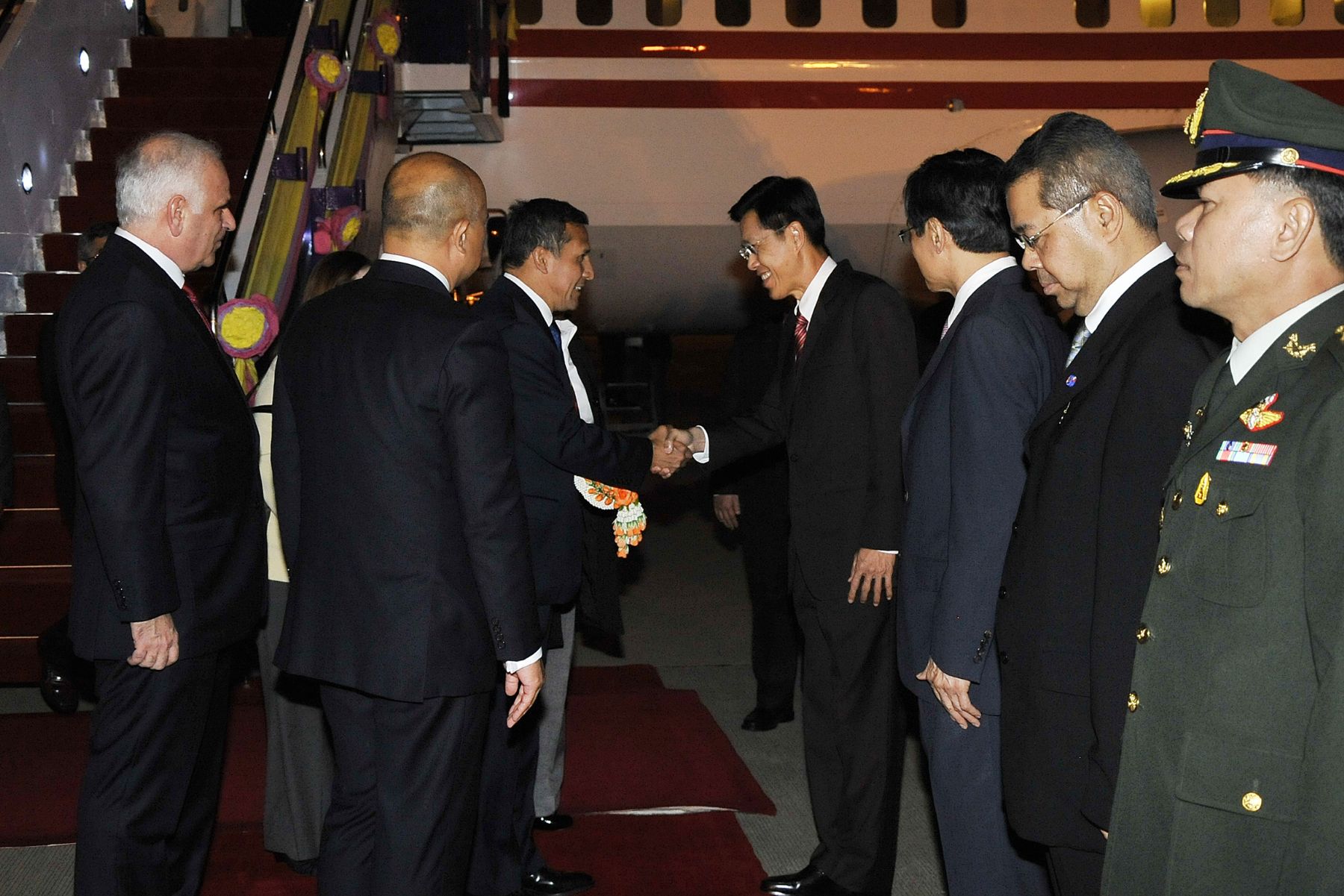 Bangkok,OCTUBRE 04. Al promediar las 11:30 de la mañana de hoy (11:30 de la noche en Bangkok), llegó a Tailandia el Presidente de la República, Ollanta Humala Tasso, con la finalidad de realizar una visita oficial a este país asiático.
Foto: ANDINA/Prensa Presidencia