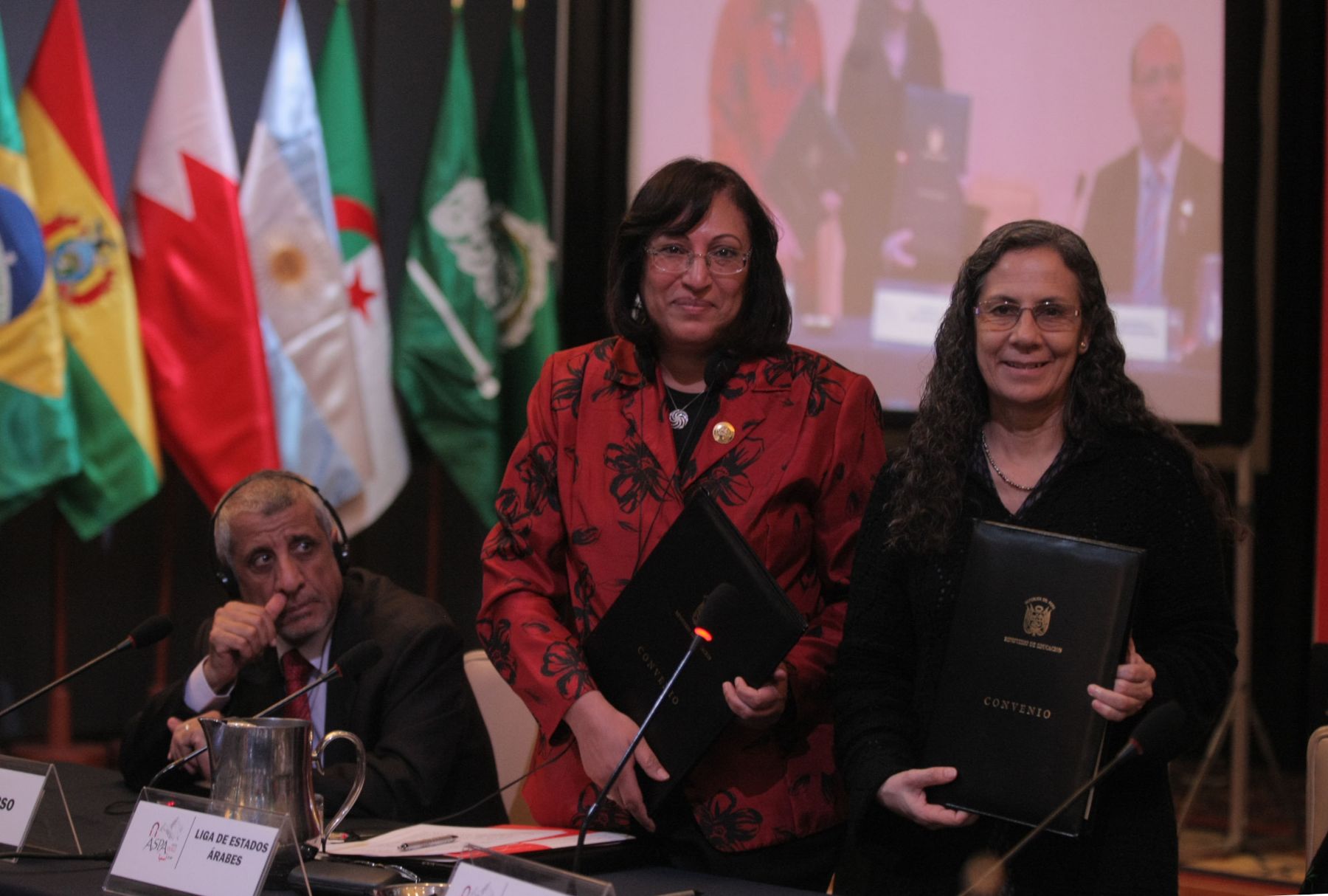 LIMA,PERÛ-OCTUBRE 04.La Ministra de Educación, Patricia Salas, participó en la foto oficial de la "Segunda Reunión de Ministros de Educación de América del Sur y Países Arabes- ASPA Foto:ANDINA/Vidal Tarqui.