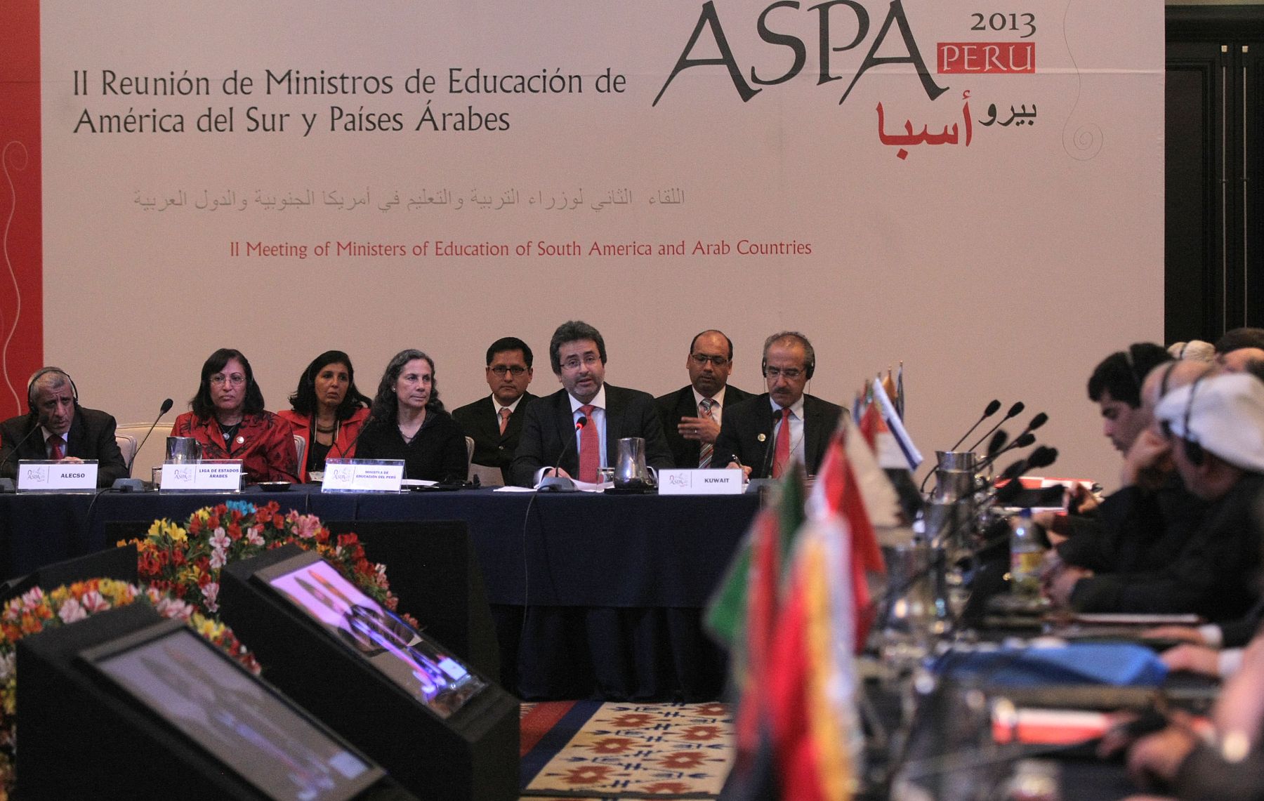 LIMA,PERÛ-OCTUBRE 04.Presidente del consejo de Ministro Juan Jimenez y la Ministra de Educación,Patricia Salas en la Clausura de la "Segunda Reunión de Ministros de Educación de América del Sur y Países Arabes- ASPA Foto:ANDINA/Vidal Tarqui.