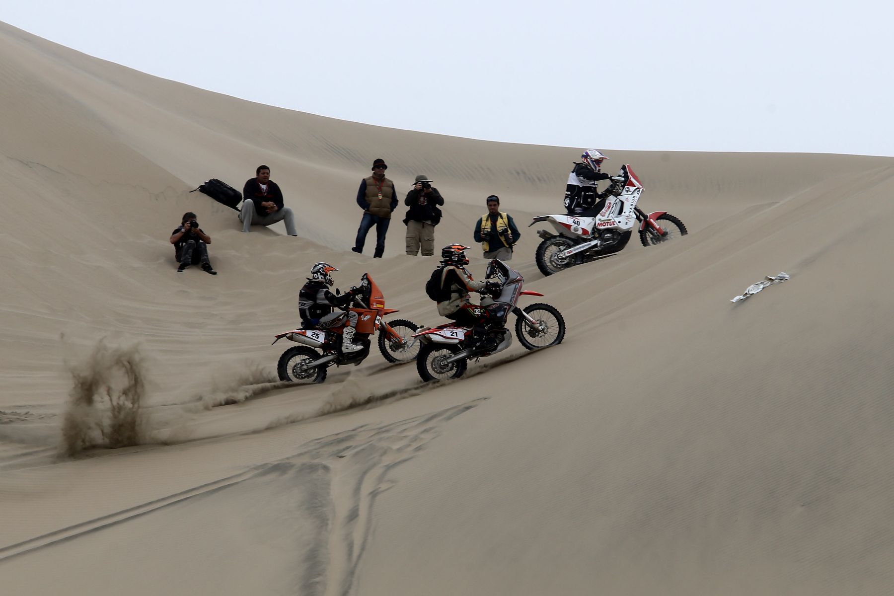 ICA,PERÚ,OCTUBRE 04.Primera etapa del Desafio Inca en la majestuosas dunas de Ica donde los pilotos han debido superar los dos especiales programados sumando un total de 308 kilómetros cronometrados.Foto: ANDINA/Jack Ramón
