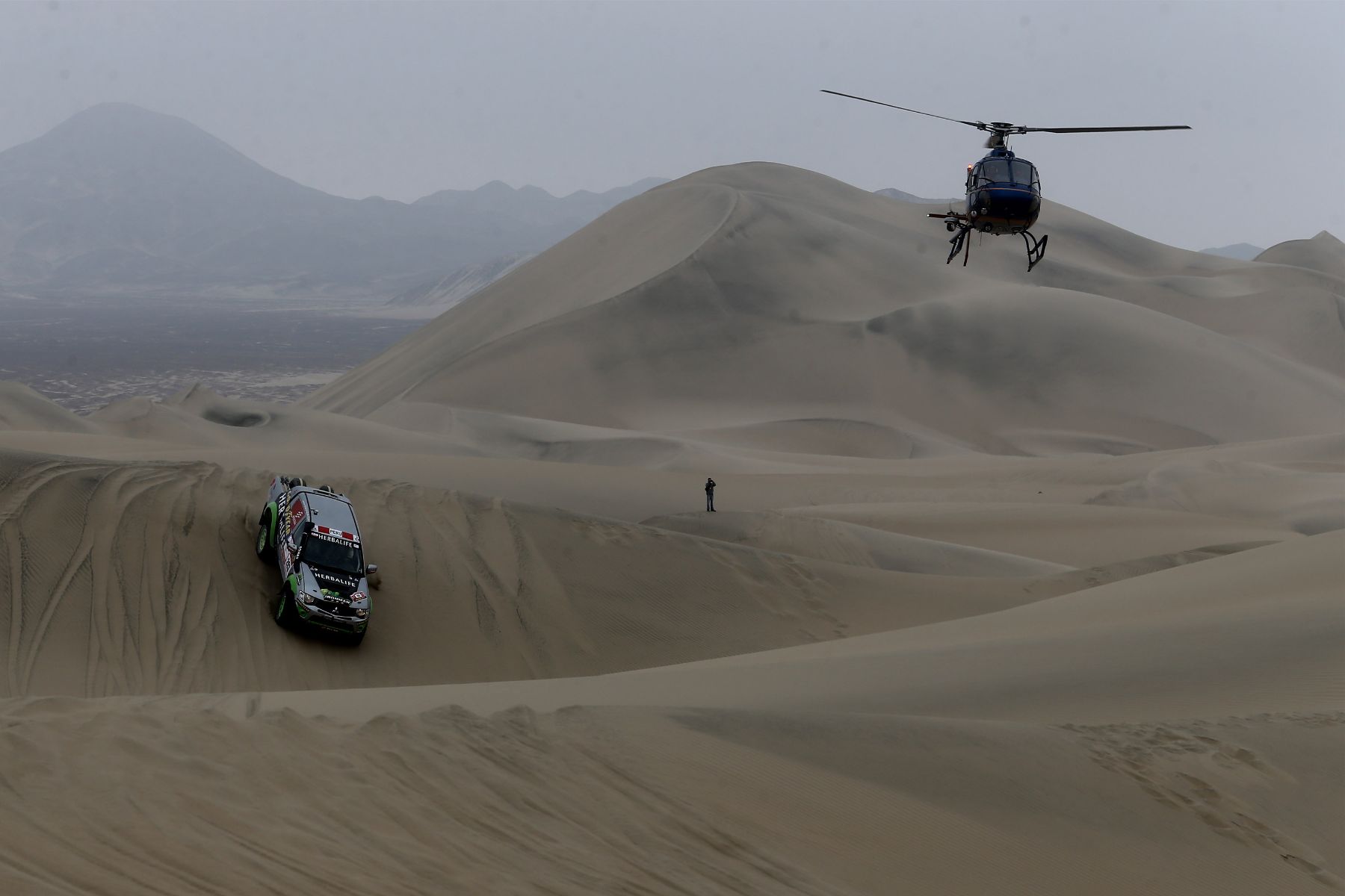 ICA,PERÚ,OCTUBRE 04.Primera etapa del Desafio Inca en la majestuosas dunas de Ica donde los pilotos han debido superar los dos especiales programados sumando un total de 308 kilómetros cronometrados.Foto: ANDINA/Jack Ramón