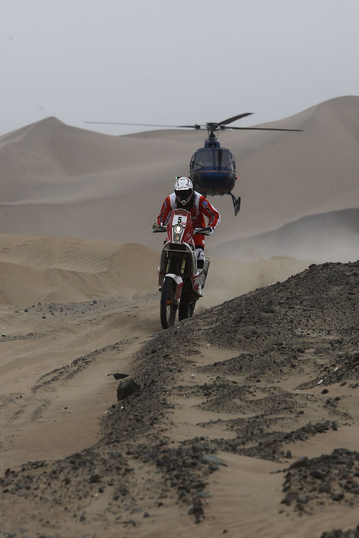 ICA,PERÚ,OCTUBRE 04.Primera etapa del Desafio Inca en la majestuosas dunas de Ica donde los pilotos han debido superar los dos especiales programados sumando un total de 308 kilómetros cronometrados.Foto: ANDINA/Jack Ramón