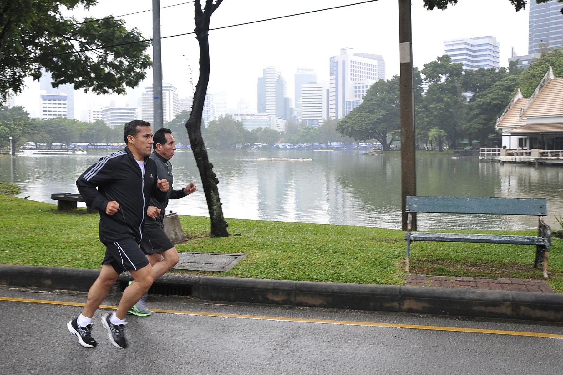 BANGKOK,TAILANDIA-OCTUBRE 04. Presidente Ollanta Humala sale a trotar en calles de la capital Tailandesa antes de actividades que cumplirá por visita oficial. Foto: ANDINA/Prensa Presidencia.