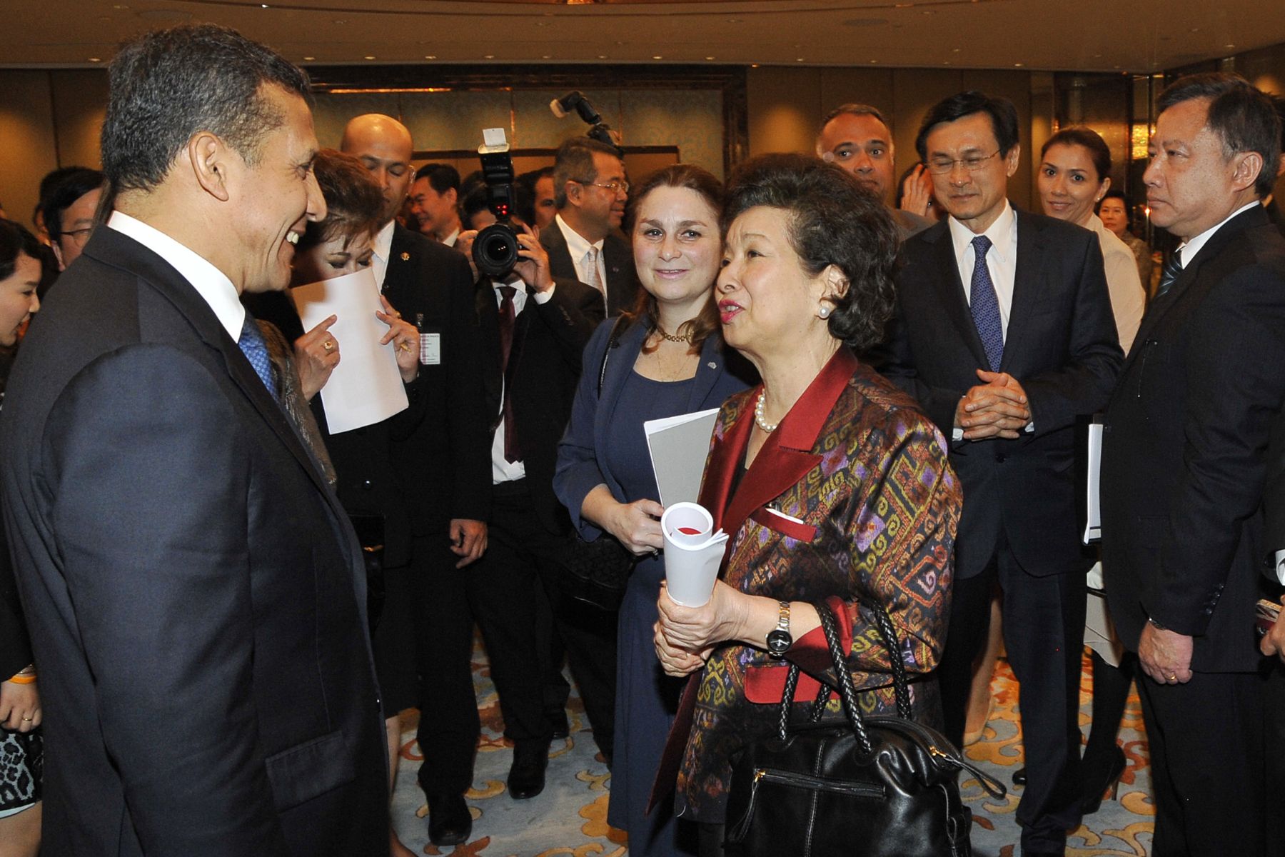 BANGKOK,TAILANDIA-OCTUBRE 05. Presidente Ollanta Humala  , sostuvo encuentro empresarial contó con la participación de inversionistas y empresarios convocados por el Board of Investment of Thailand, además de altos ejecutivos vinculados al comercio internacional convocados por el Ministerio de Comercio de Tailandia y miembros de la Cámara de Comercio de dicho país asiático.
Foto:Andina/Prensa Presidencia