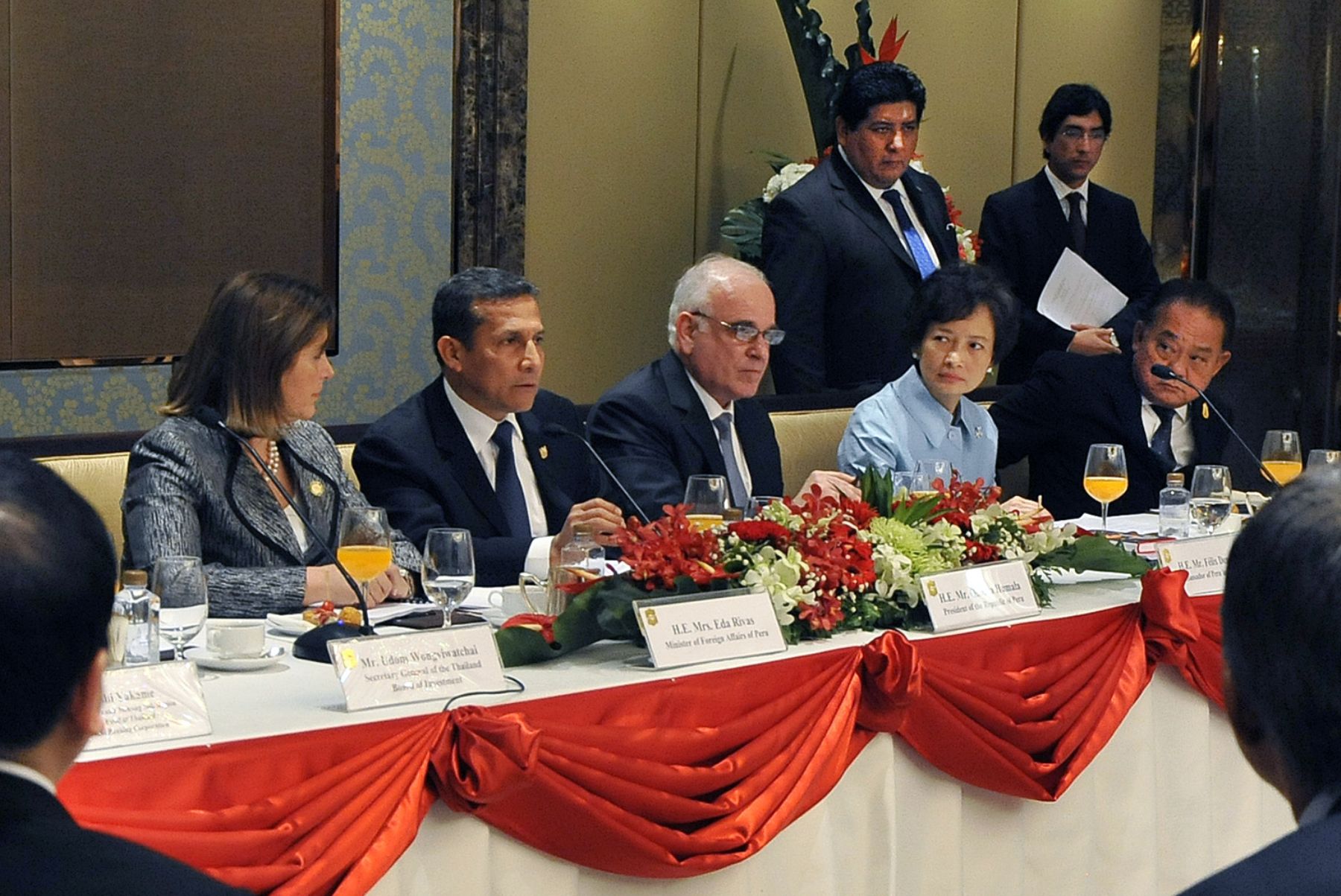 BANGKOK,TAILANDIA-OCTUBRE 05. Presidente Ollanta Humala  , sostuvo encuentro empresarial contó con la participación de inversionistas y empresarios convocados por el Board of Investment of Thailand, además de altos ejecutivos vinculados al comercio internacional convocados por el Ministerio de Comercio de Tailandia y miembros de la Cámara de Comercio de dicho país asiático.
Foto:Andina/Prensa Presidencia