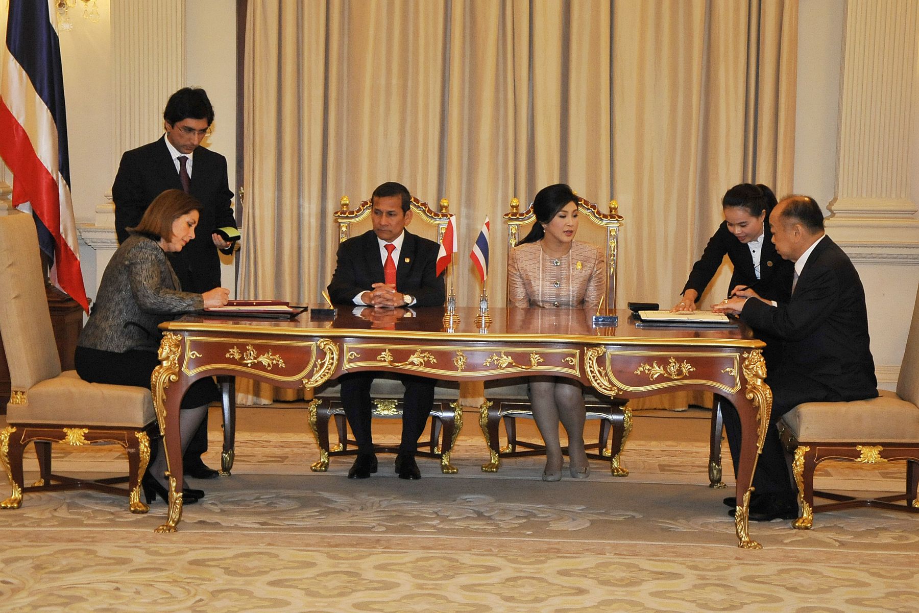 BANGKOK,TAILANDIA-OCTUBRE 05. Presidente Ollanta Humala sostuvo reunión bilateral con la Primera Ministra de Tailandia, Yingluck Shinawatra, en la Casa de Gobierno de este país.
Foto: ANDINA/Prensa Presidencia