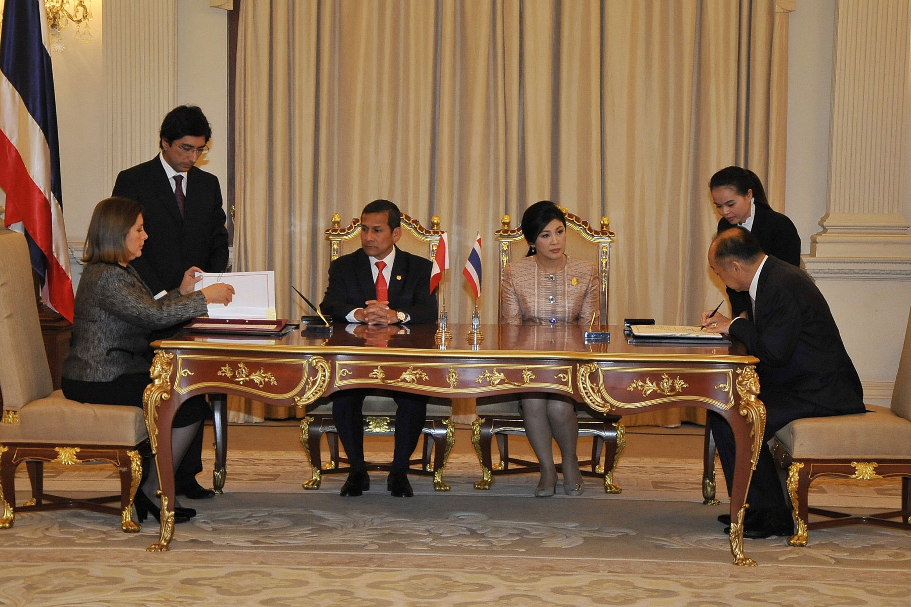 BANGKOK,TAILANDIA-OCTUBRE 05. Presidente Ollanta Humala sostuvo reunión bilateral con la Primera Ministra de Tailandia, Yingluck Shinawatra, en la Casa de Gobierno de este país.
Foto: ANDINA/Prensa Presidencia