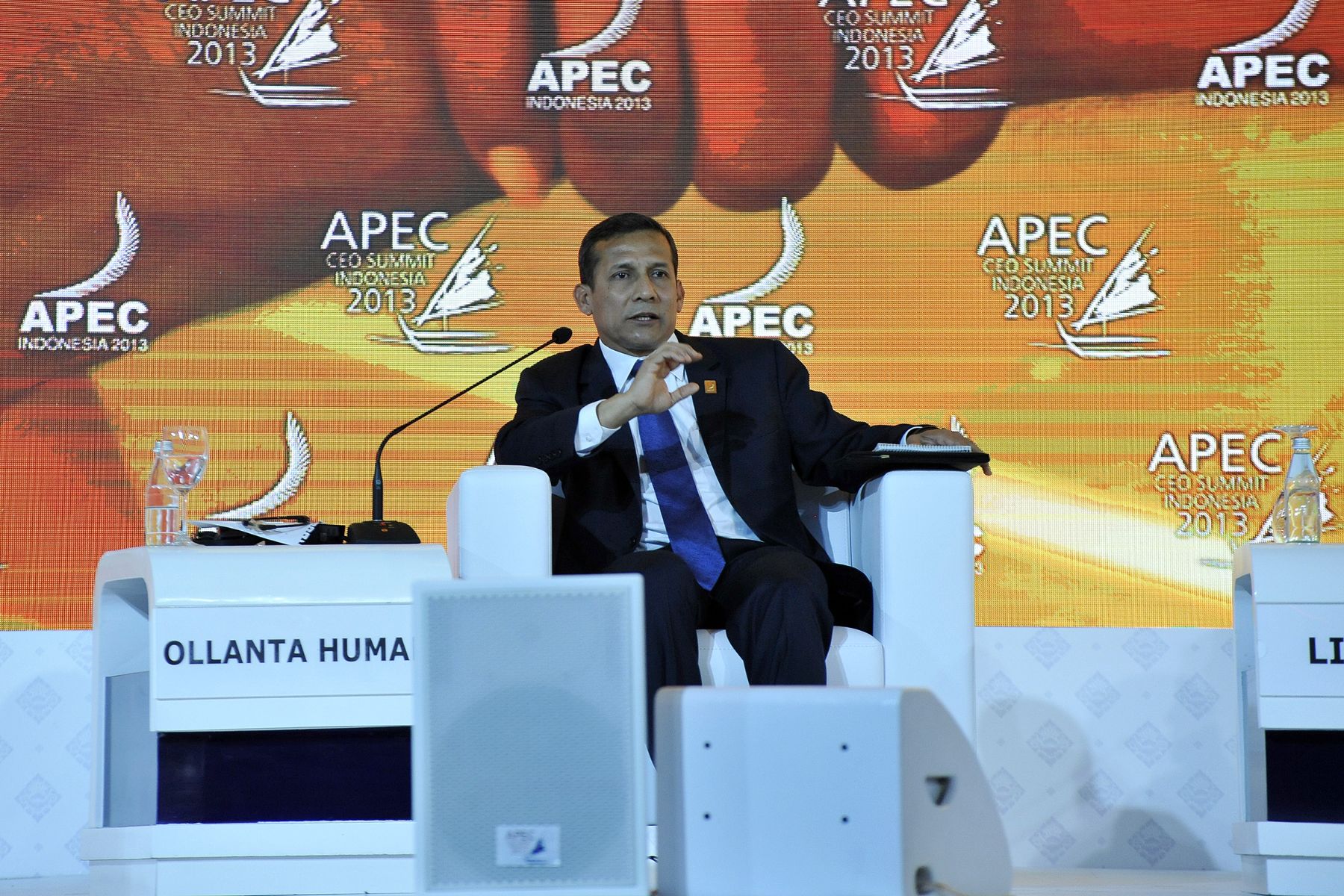 BALI,INDONESIA-OCTUBRE 06. El Jefe de Estado llanta Humala , inició una recargada agenda de trabajo con su asistencia al Conversatorio sobre Crecimiento Inclusivo en el marco de la Cumbre Empresarial de APEC.
Foto: ANDINA/Prensa Presidencia