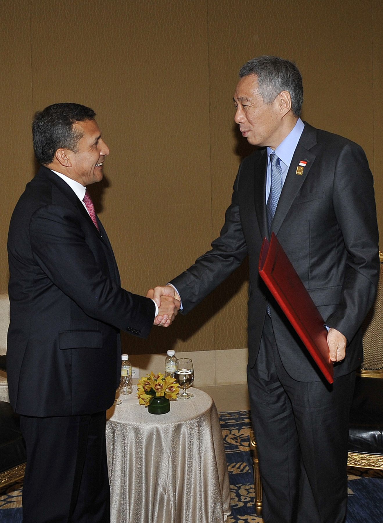 BALI,INDONESIA-OCTUBRE 06.  Encuentro bilateral entre el presidente Ollanta Humala y el Primer Ministro de Singapur, Lee Hsien Loong, ocurrió en Bali (Indonesia)
Foto: ANDINA/Prensa Presidencia