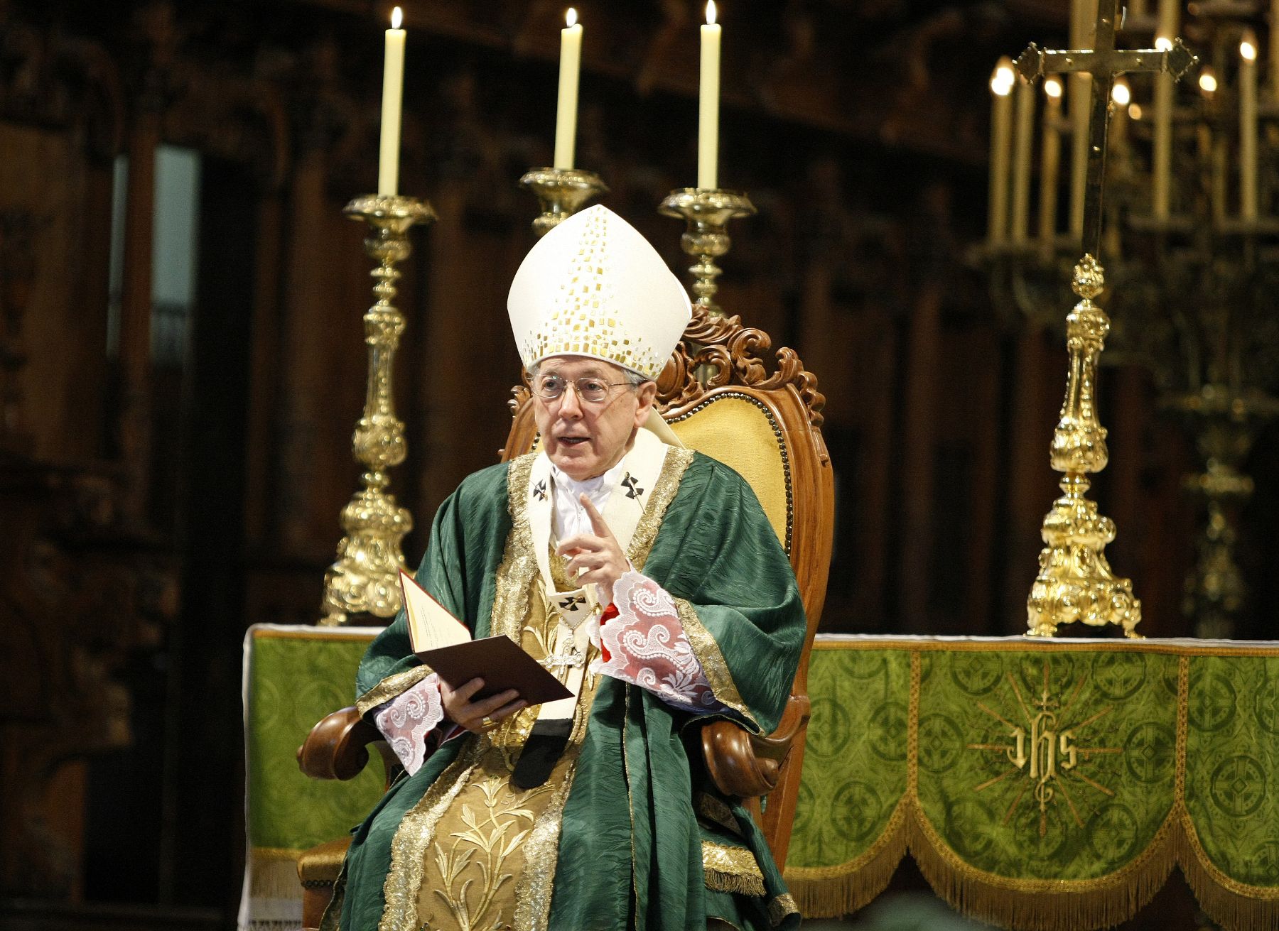 LIMA,PERÚ - OCTUBRE 06. Cardenal Juan Luis Cipriani celebra misa dominical en homenaje al señor de los Milagros en la Catedral de Lima.  Foto: ANDINA/Norman Córdova