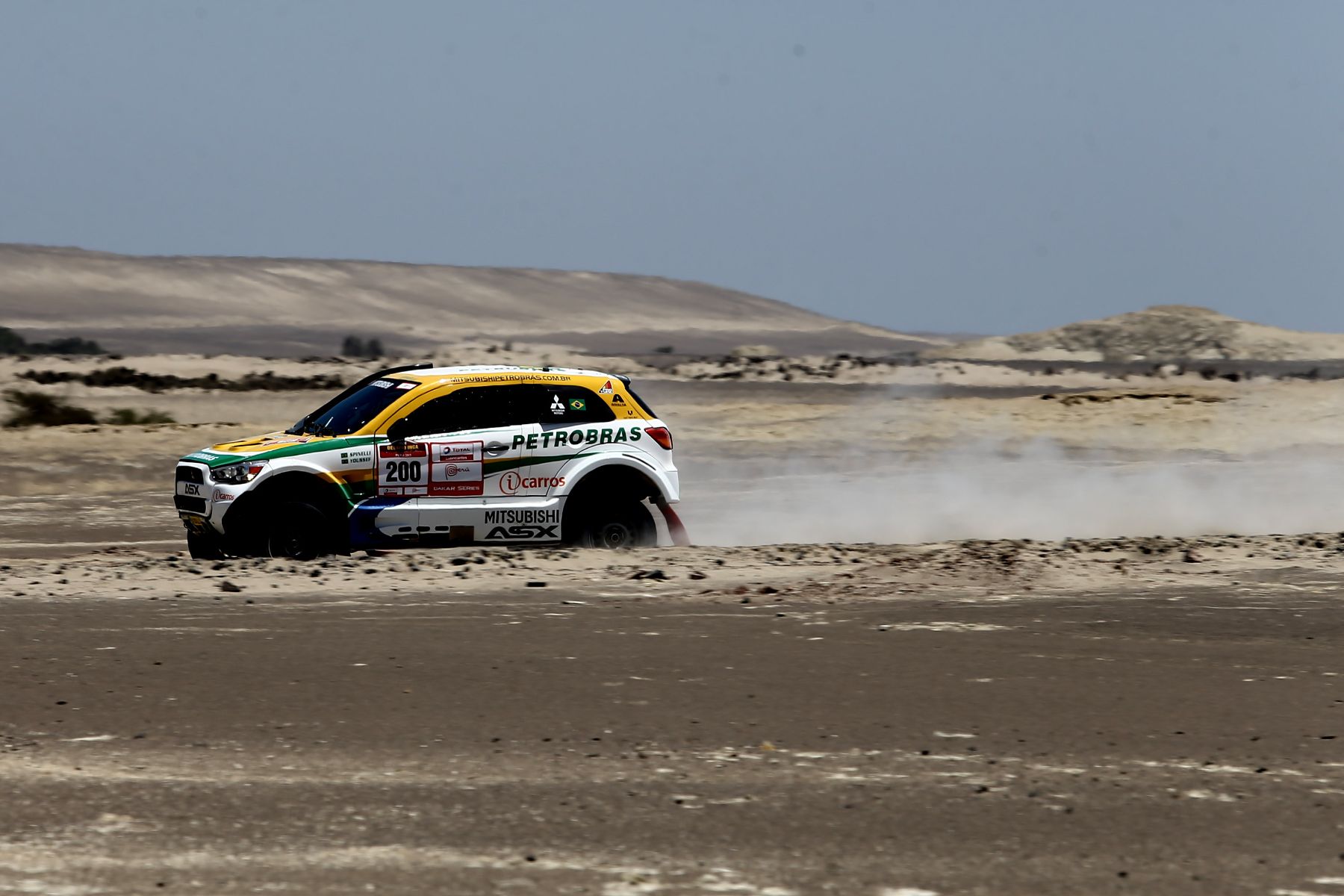 PISCO,PERÚ,OCTUBRE 06.Piloto de auto Guiherme Spenelli  de Brasil ganador del Desafío Inca 2013 .Foto: ANDINA/Jack Ramón