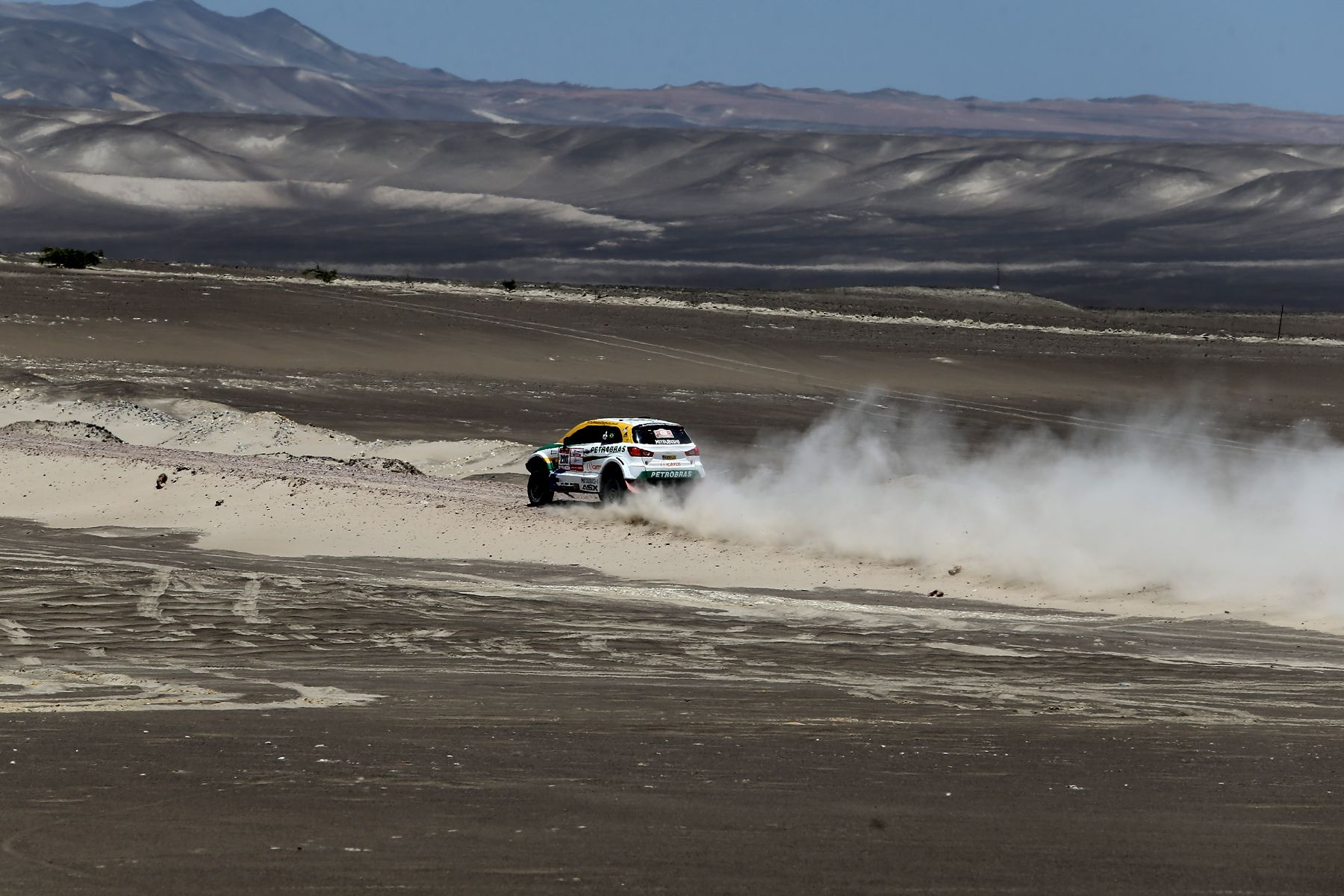 PISCO,PERÚ,OCTUBRE 06.Piloto de auto Guiherme Spenelli  de Brasil ganador del Desafío Inca 2013 .Foto: ANDINA/Jack Ramón