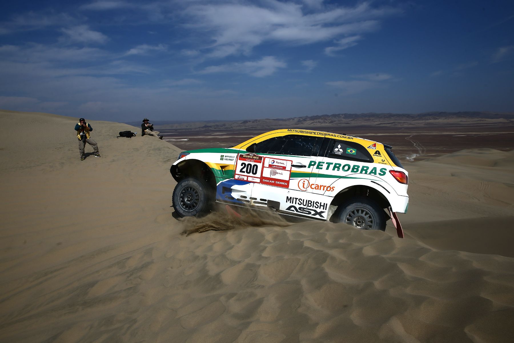 PISCO,PERÚ,OCTUBRE 06.Piloto de auto Guiherme Spenelli  de Brasil ganador del Desafío Inca 2013 .Foto: ANDINA/Jack Ramón