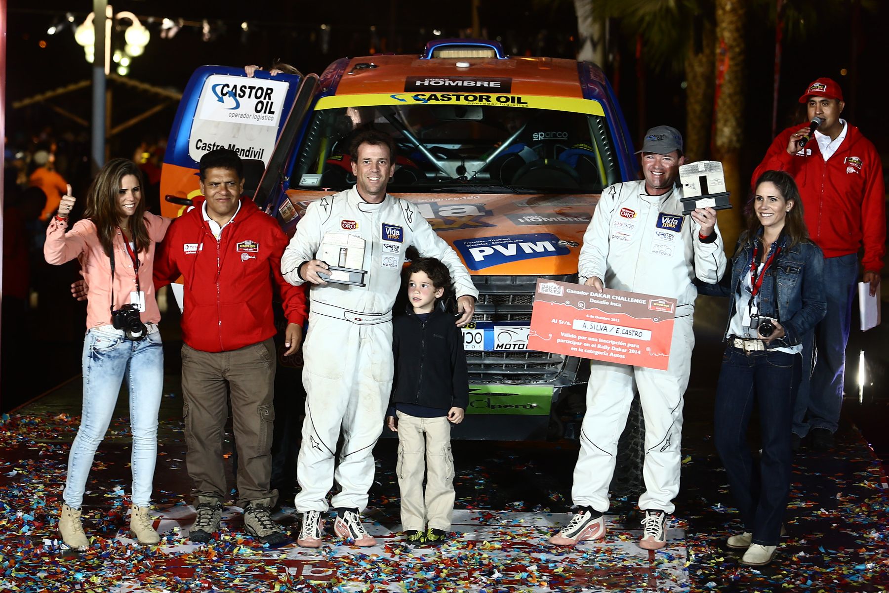 PISCO,PERÚ,OCTUBRE 06.Álavaro Silva y Ernesto Castro, reciben la "wild card" para participar en el Dakar 2014. Desafío Inca 2013 .Foto: ANDINA/Jack Ramón