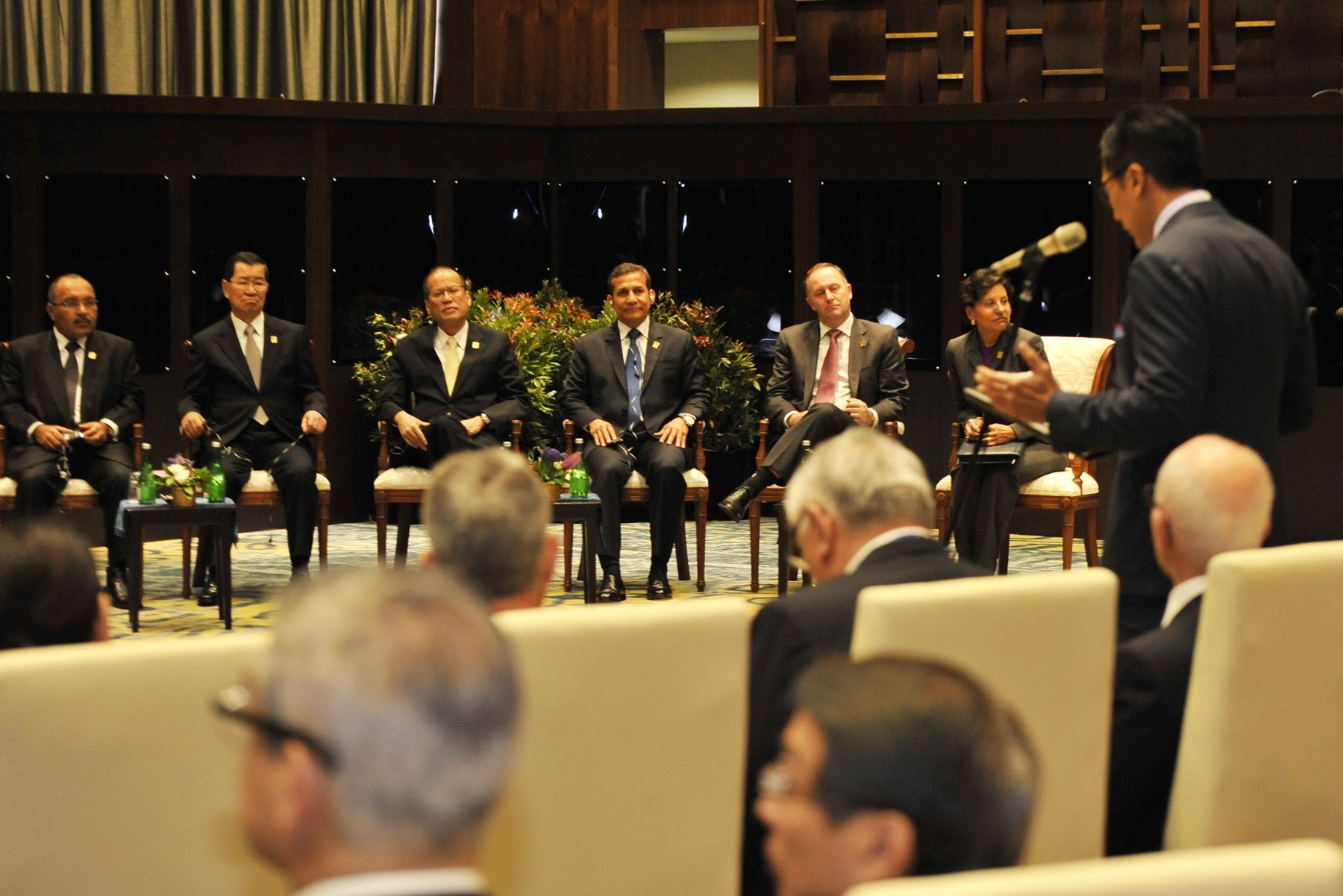 BALI,INDONESIA-OCTUBRE 06. Presidente Ollanta Humala participó en el inicio del diálogo de los dignatarios de APEC con los miembros de ABAC (Consejo Consultivo Económico de la Cumbre.
)Foto: ANDINA/Prensa Presidencia
