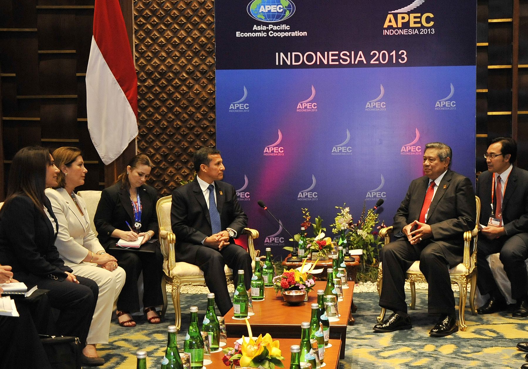 BALI,INDONESIA-OCTUBRE 06. Jefe de Estado Ollanta Humala sostuvo reunión de trabajo con mandatario de Indonesia, Susilo Bambamg Yudhoyono, en Bali
)Foto: ANDINA/Prensa Presidencia