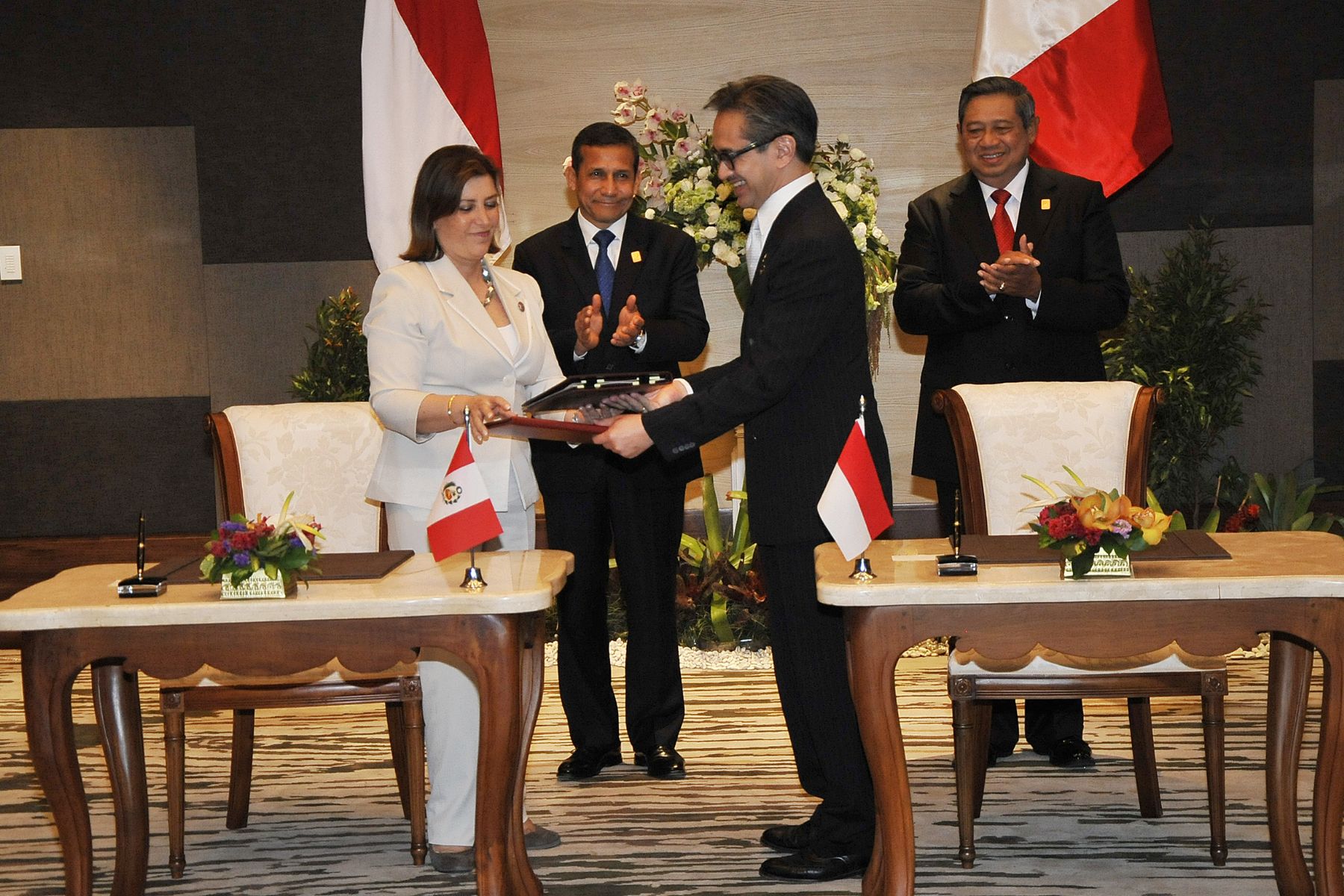 BALI,INDONESIA-OCTUBRE 06. Jefe de Estado Ollanta Humala sostuvo reunión de trabajo con mandatario de Indonesia, Susilo Bambamg Yudhoyono, en Bali
)Foto: ANDINA/Prensa Presidencia