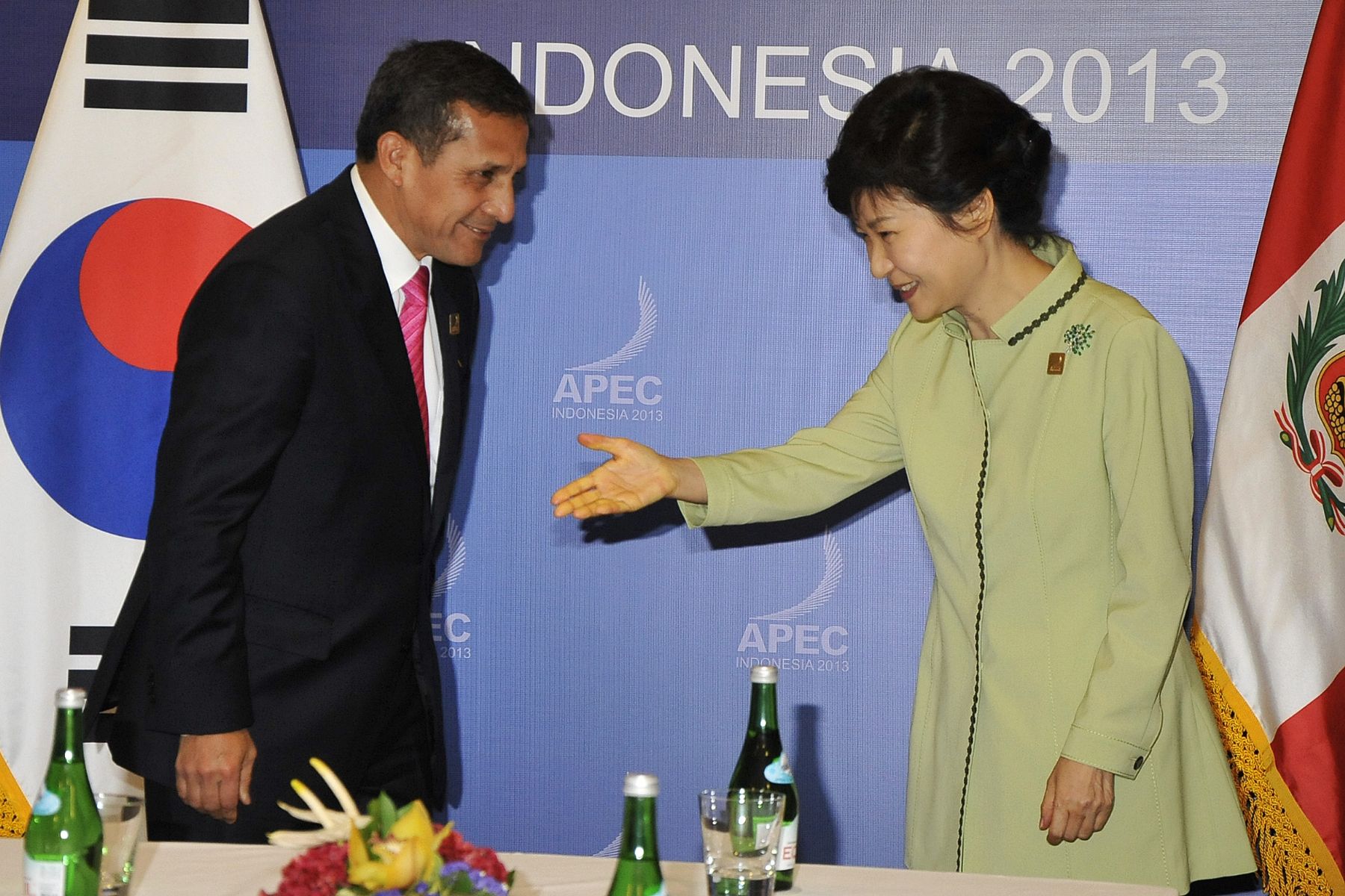 BALI,INDONESIA.OCTUBRE 07. Presidente Ollanta  Humala sostuvo reunión bilateral con la Presidenta de Corea, Park Geun Hye, en Bali.
Foto:Andina/Prensa Presidencia