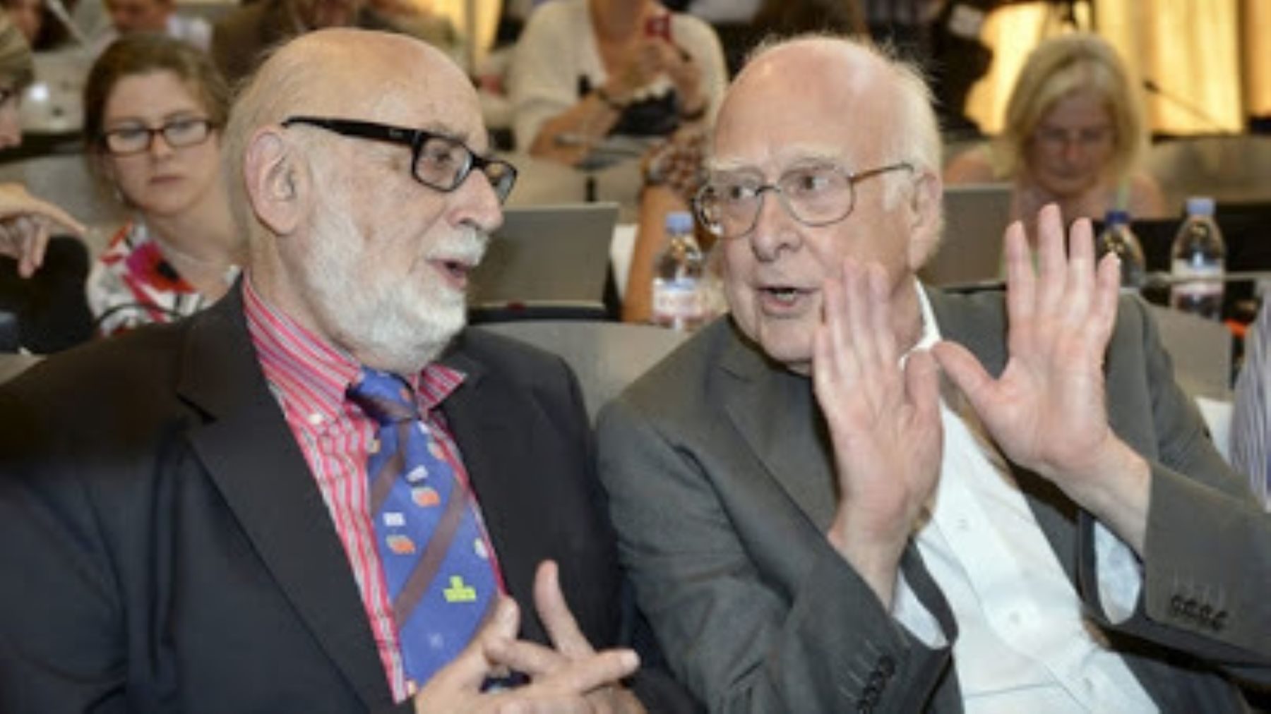 Los físicos François Englert y Peter obtuvieron el Nobel en su especialidad, correspondiente al 2013.