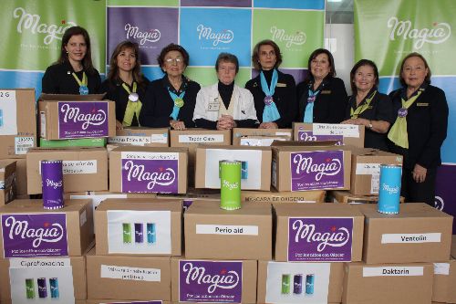 Clara Pérez, jefa del Departamento de Pediatría del INEN y  Teresa Pasco, fundadora de Magia y su consejo directivo. Foto: Difusión