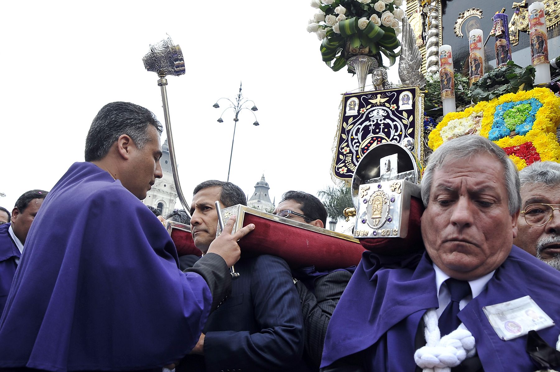 LIMA. 18 DE SETIEMBRE. Jefe de Estado encabezó homenaje que Palacio de Gobierno rindió al Señor de los Milagros, y estuvo acompañado por el premier Juan Jiménez y el ministro Pedro Cateriano. Foto: ANDINA/Prensa Presidencia