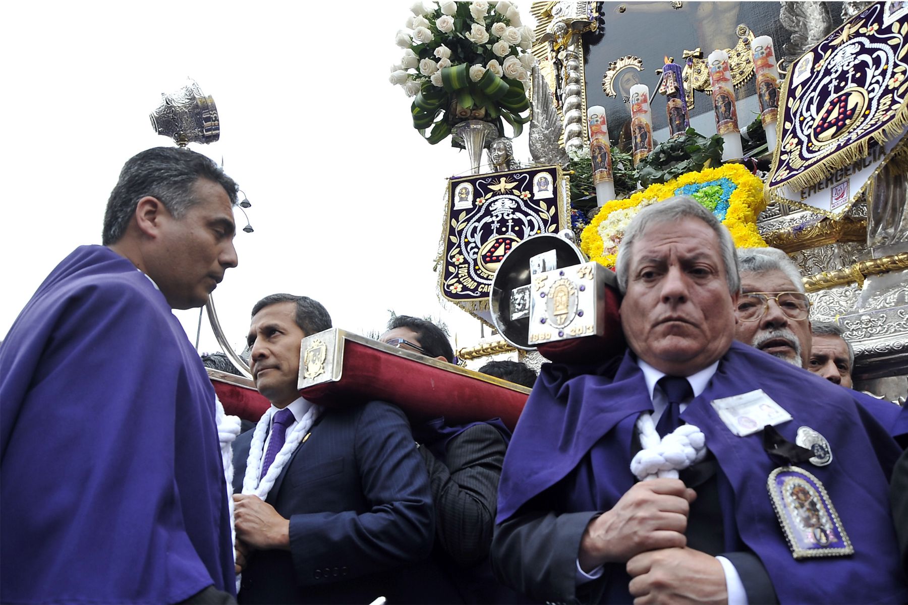 LIMA. 18 DE SETIEMBRE. Jefe de Estado encabezó homenaje que Palacio de Gobierno rindió al Señor de los Milagros, y estuvo acompañado por el premier Juan Jiménez y el ministro Pedro Cateriano. Foto: ANDINA/Prensa Presidencia