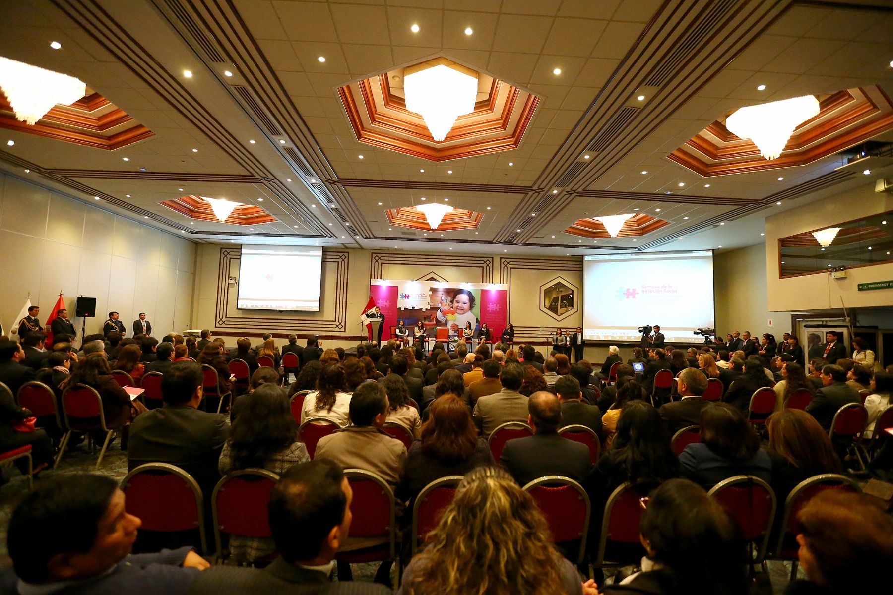 SAN ISIDRO, LIMA. 22 DE OCTUBRE. Presidente de la República Ollanta Humala Tasso, participó en lanzamiento de la Segunda Semana de la Inclusión Social, evento que contó con la asistencia de Ministros de Estado y la Primera Dama. Foto: ANDINA/Prensa Presidencia