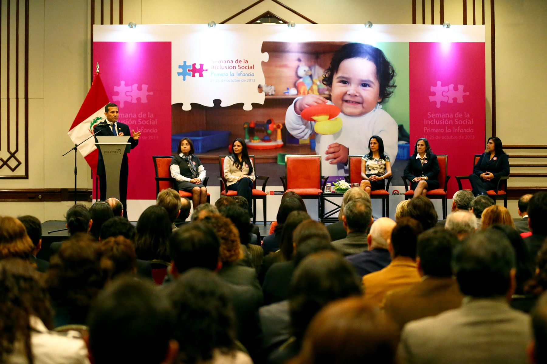 SAN ISIDRO, LIMA. 22 DE OCTUBRE. Presidente de la República Ollanta Humala Tasso, participó en lanzamiento de la Segunda Semana de la Inclusión Social, evento que contó con la asistencia de Ministros de Estado y la Primera Dama. Foto: ANDINA/Prensa Presidencia