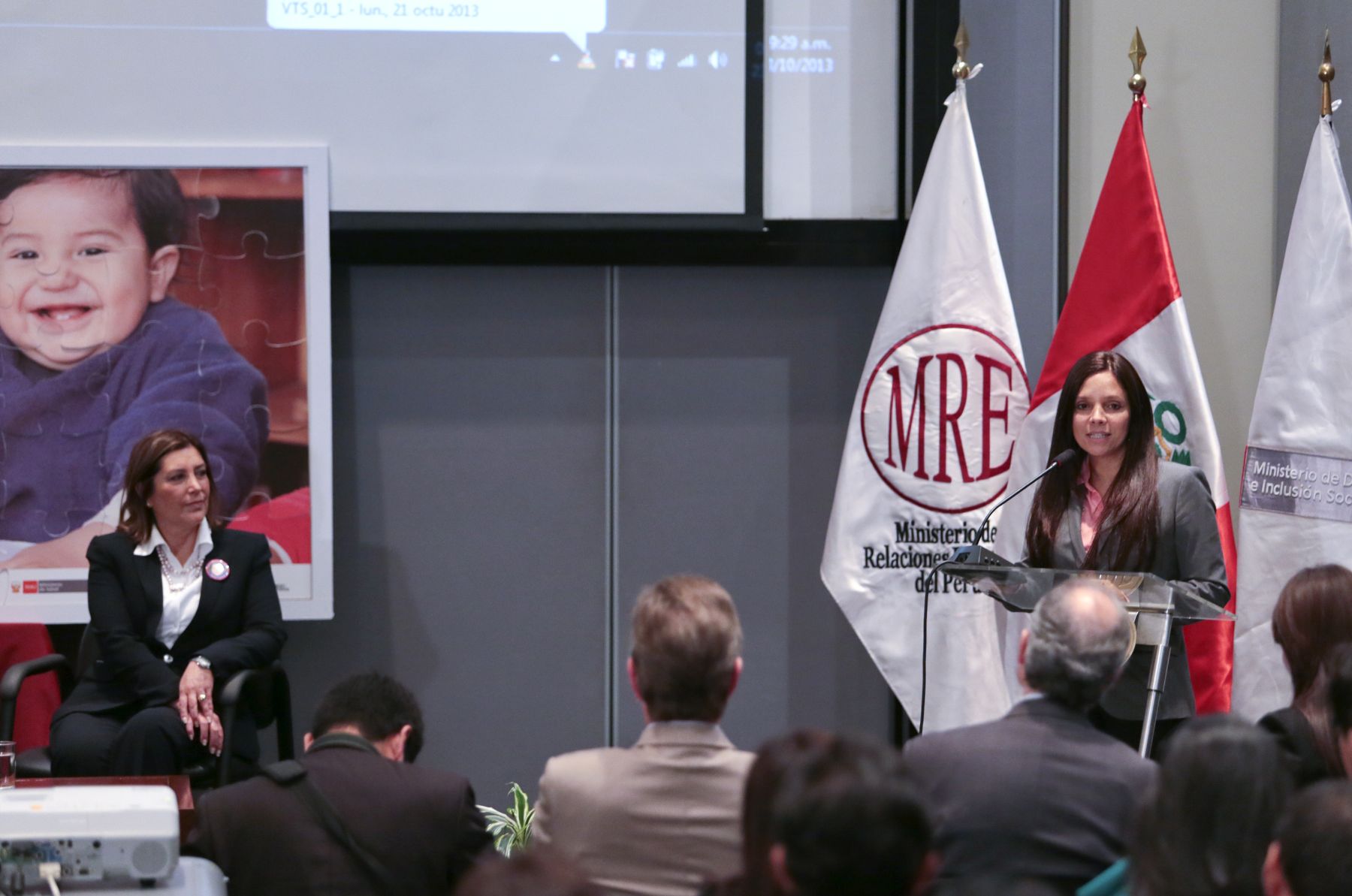 LIMA , PERU- OCTUBRE 23.Las Ministras de Desarrollo e Inclusión Social Monica Rubio y de Relaciones Exteriores Eda Rivas, inauguran la semana de la inclusión Social en la Cancillería.Foto: ANDINA/Carlos Lezama.