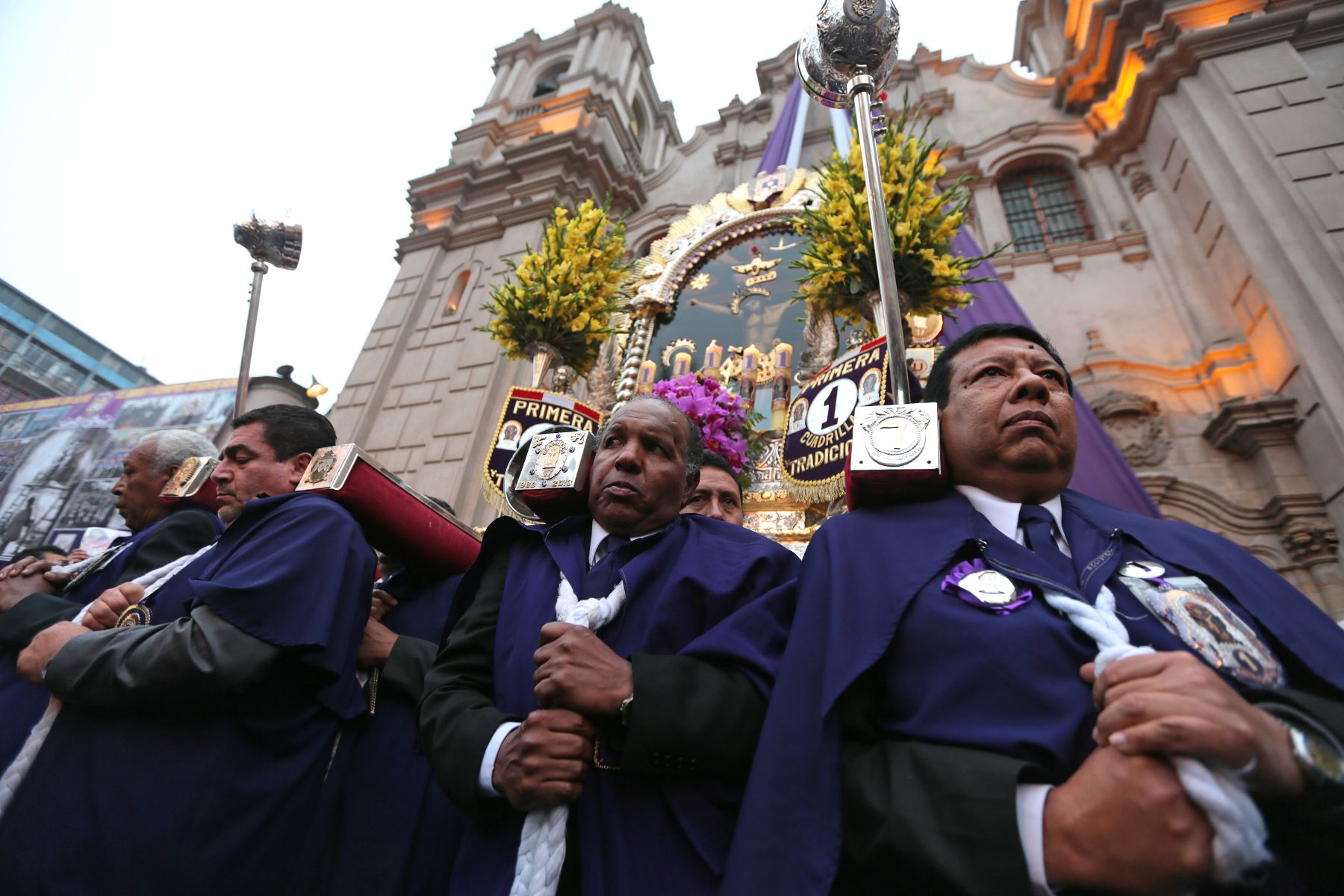 LIMA,PERÚ.28 OCTUBRE.Salida del Santuario de Las Nazarenas del Señor de los Milagros.Foto: ANDINA/Carlos Lezama