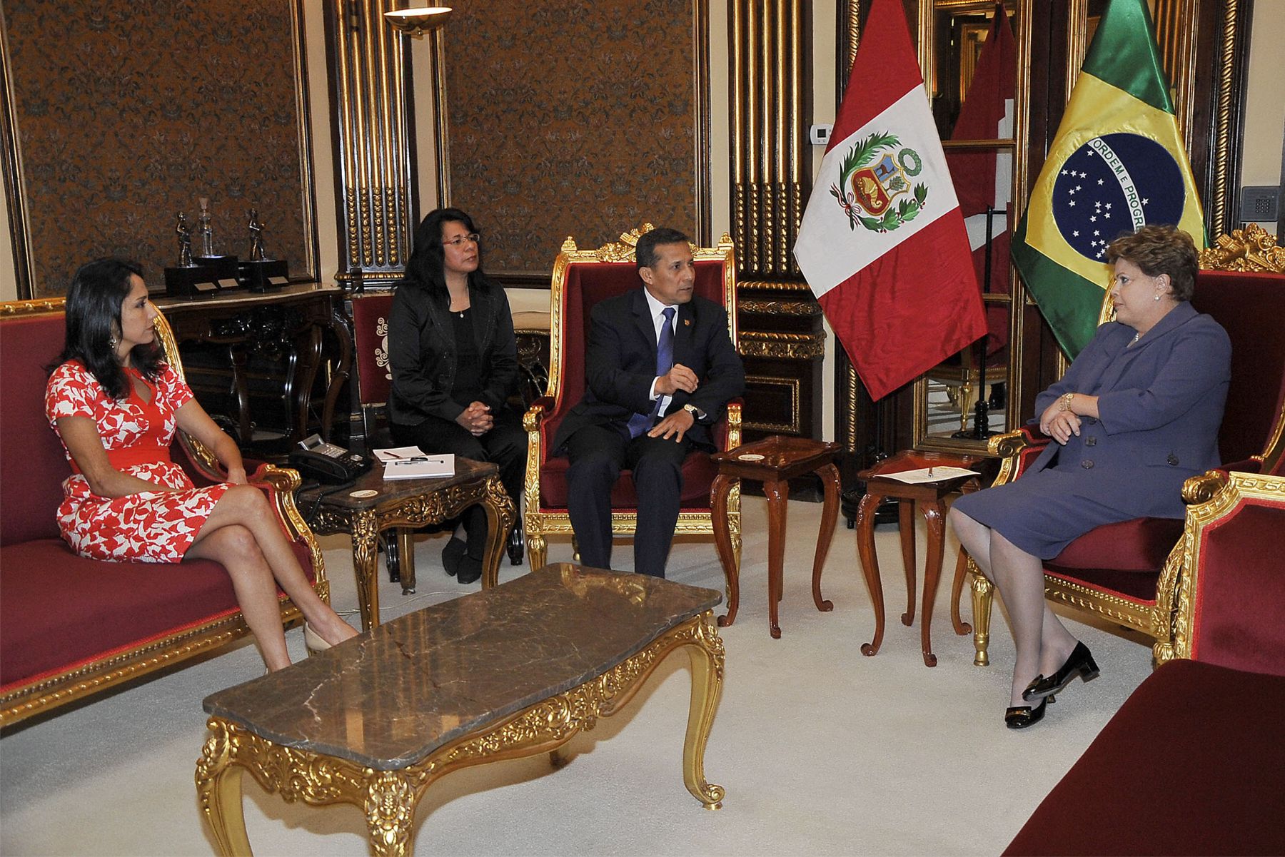 LIMA. 11 DE NOVIEMBRE. El Presidente de la República, Ollanta Humala Tasso, recibió en Palacio de Gobierno a la Presidenta de la República Federativa del Brasil, Dilma Rousseff, quien realiza una visita oficial a nuestro país. Foto: ANDINA/Prensa Presidencia.