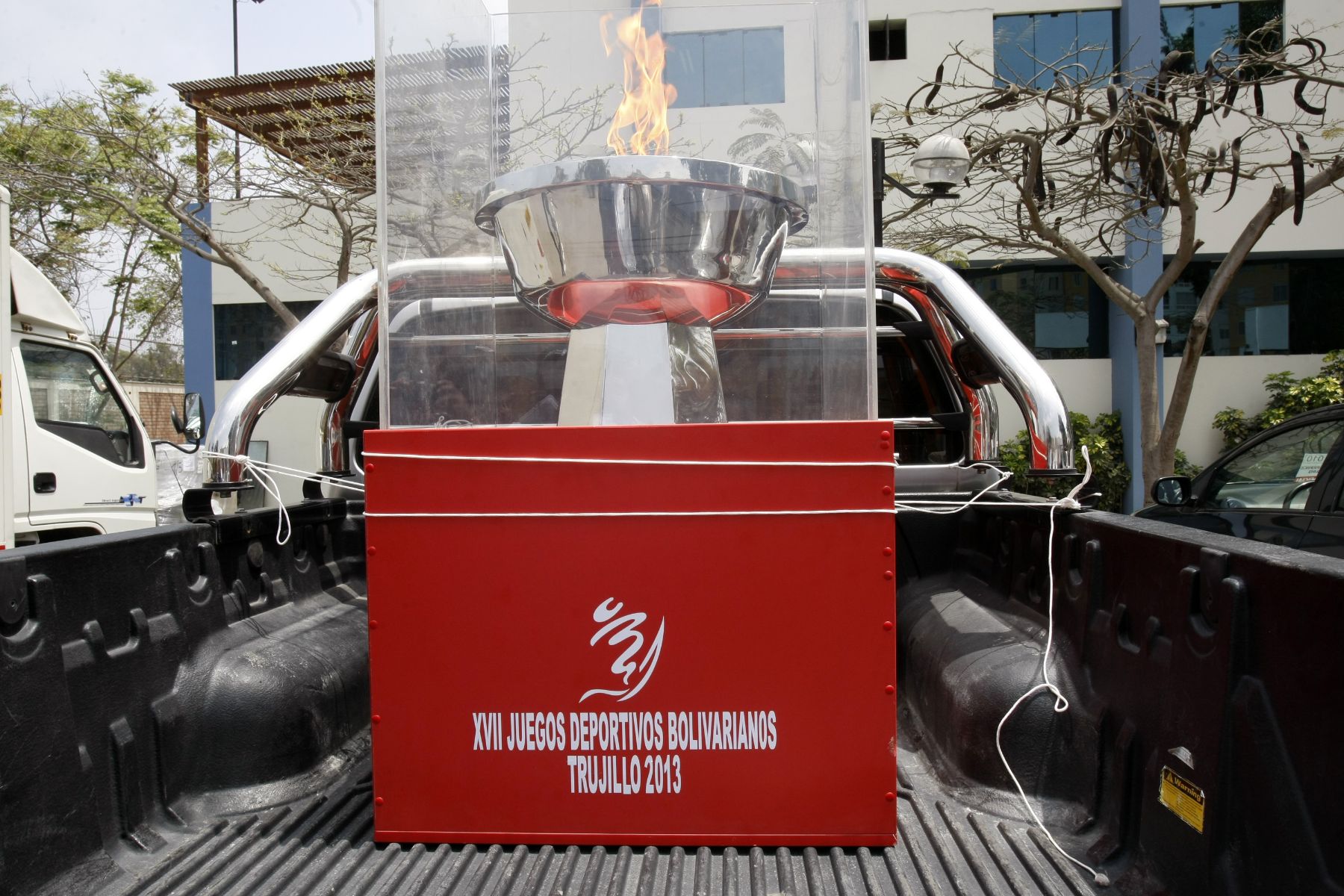 LIMA. 12 DE NOVIEMBRE.La antorcha olímpica de los XVII Juegos Bolivarianos  Foto: ANDINA/Norman Córdova