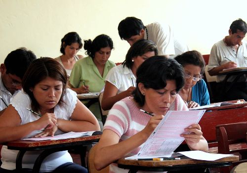Se beneficiarán familiares de docente socio de Derrama Magisterial en caso éste fallezca. Foto: ANDINA/archivo