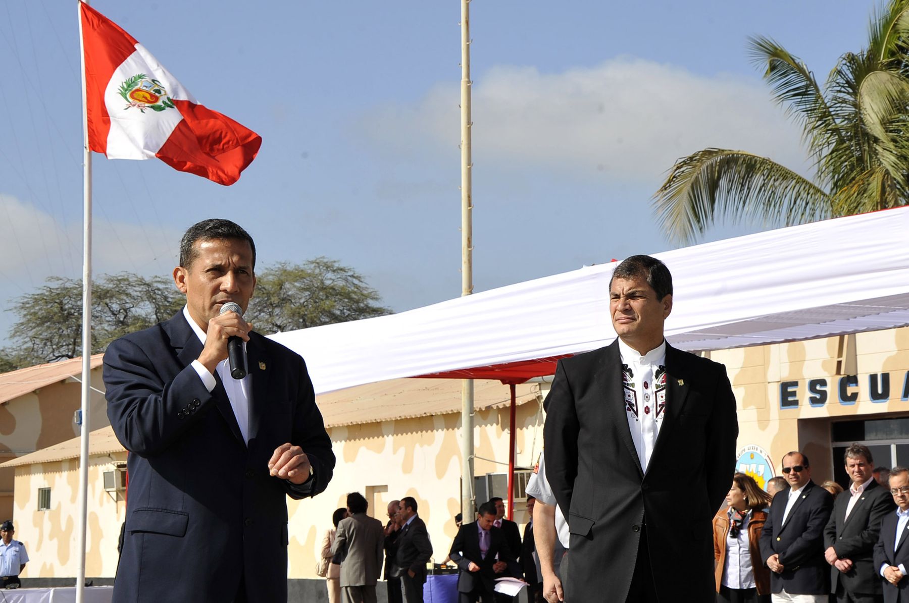 PIURA. 14 DE NOVIEMBRE. En Piura, el presidente Ollanta Humala dio la bienvenida al Perú a su par ecuatoriano Rafael Correa, ambos encabezarán hoy el VII Gabinete de Ministros Binacional. Foto: ANDINA/Prensa Presidencia