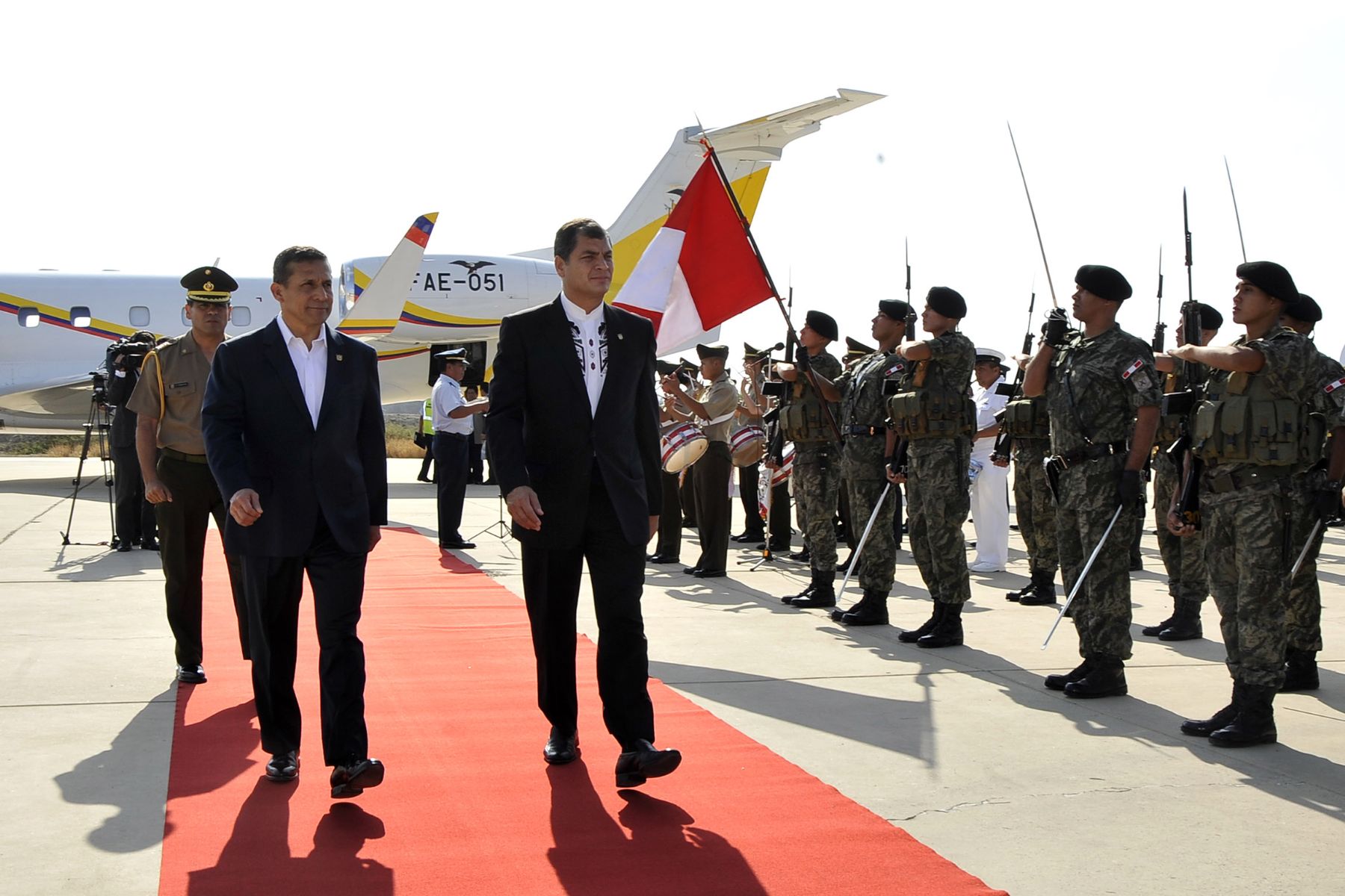 PIURA. 14 DE NOVIEMBRE. En Piura, el presidente Ollanta Humala dio la bienvenida al Perú a su par ecuatoriano Rafael Correa, ambos encabezarán hoy el VII Gabinete de Ministros Binacional. Foto: ANDINA/Prensa Presidencia