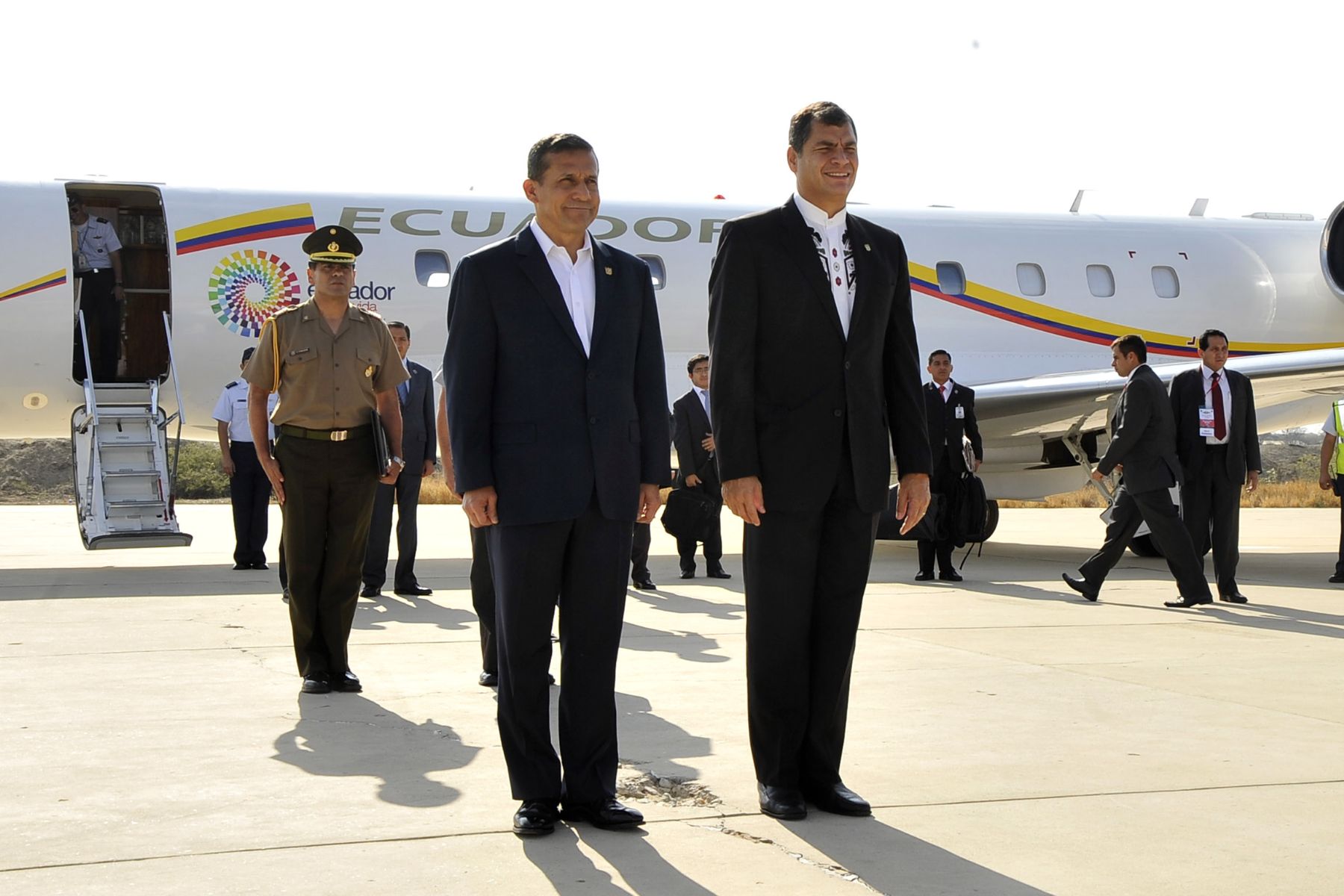PIURA. 14 DE NOVIEMBRE. En Piura, el presidente Ollanta Humala dio la bienvenida al Perú a su par ecuatoriano Rafael Correa, ambos encabezarán hoy el VII Gabinete de Ministros Binacional. Foto: ANDINA/Prensa Presidencia